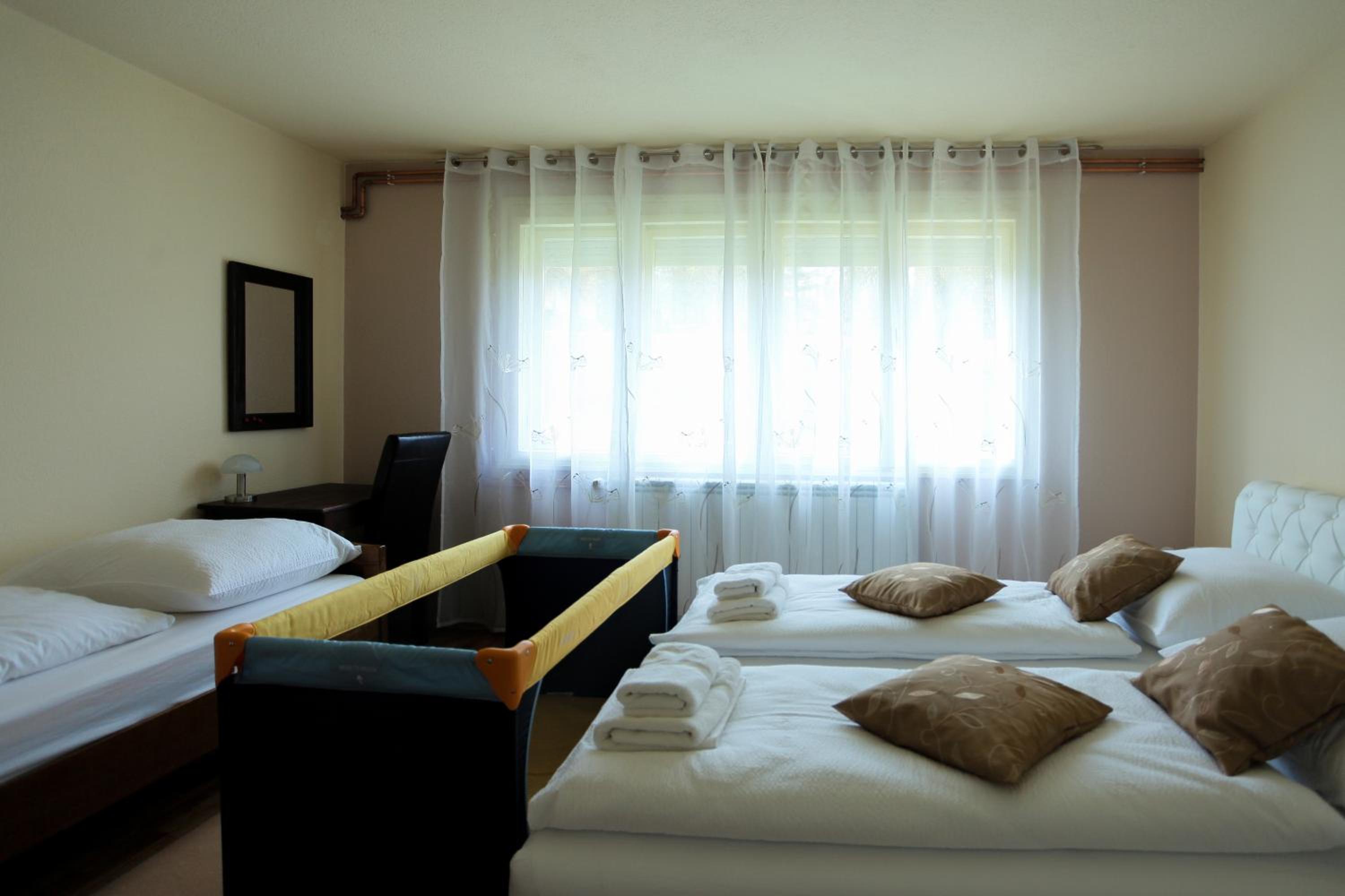 One-Bedroom Apartment - Ground Floor - Photo 6
