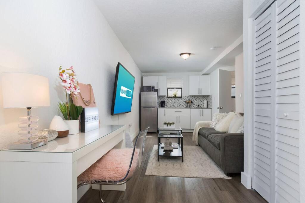 One-Bedroom Apartment photo 1