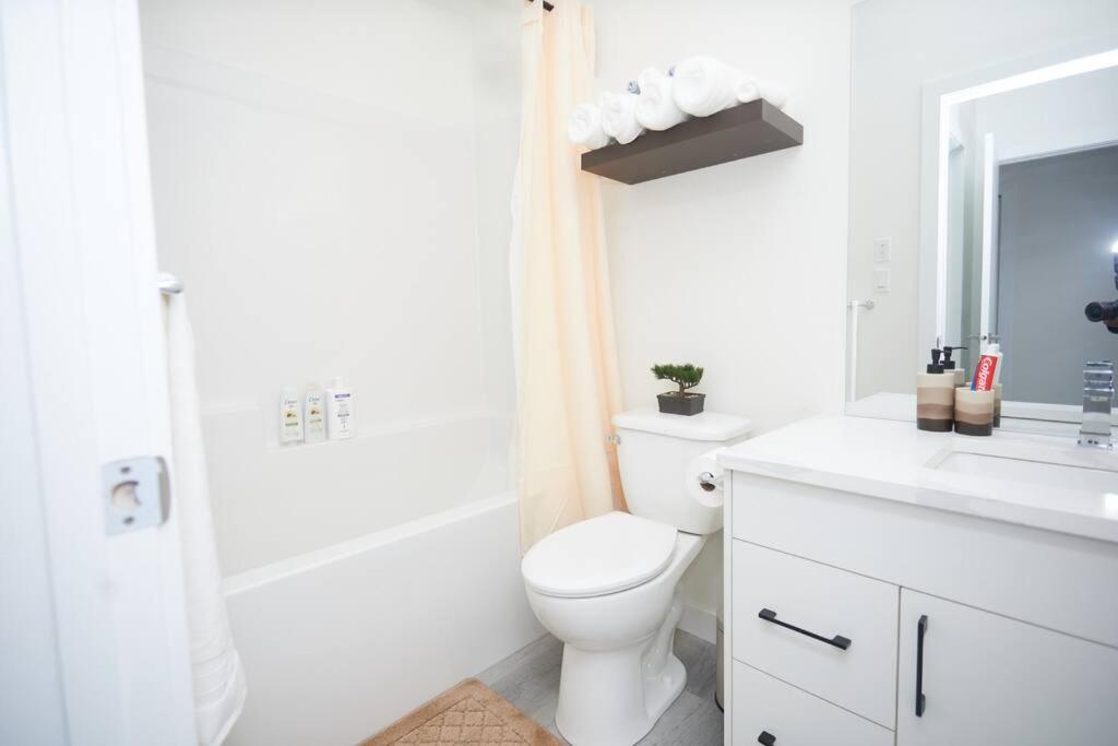 Three-Bedroom Apartment photo 2