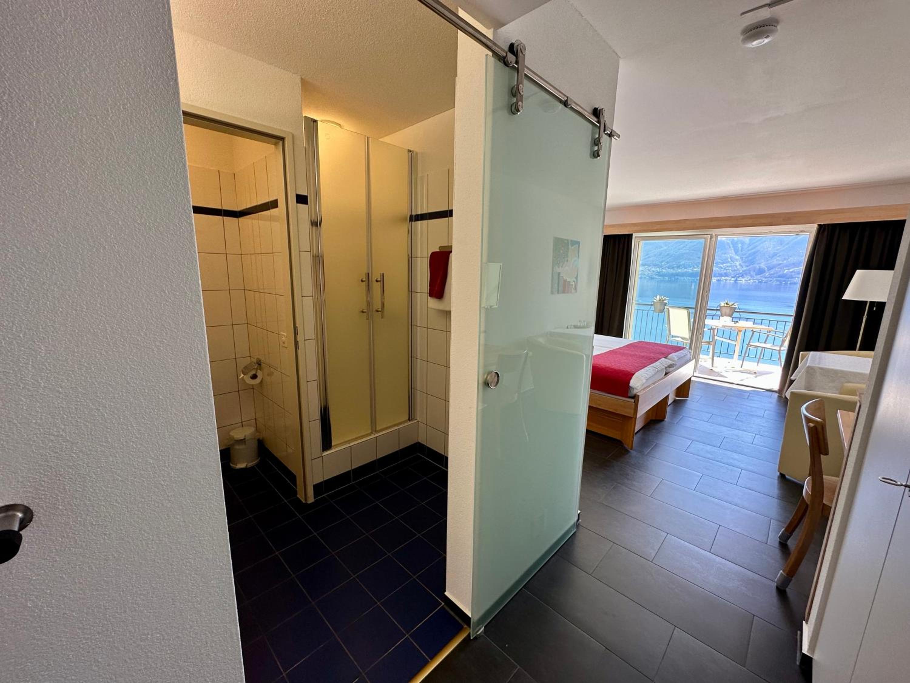 Double or Twin Room with Lake View photo 2