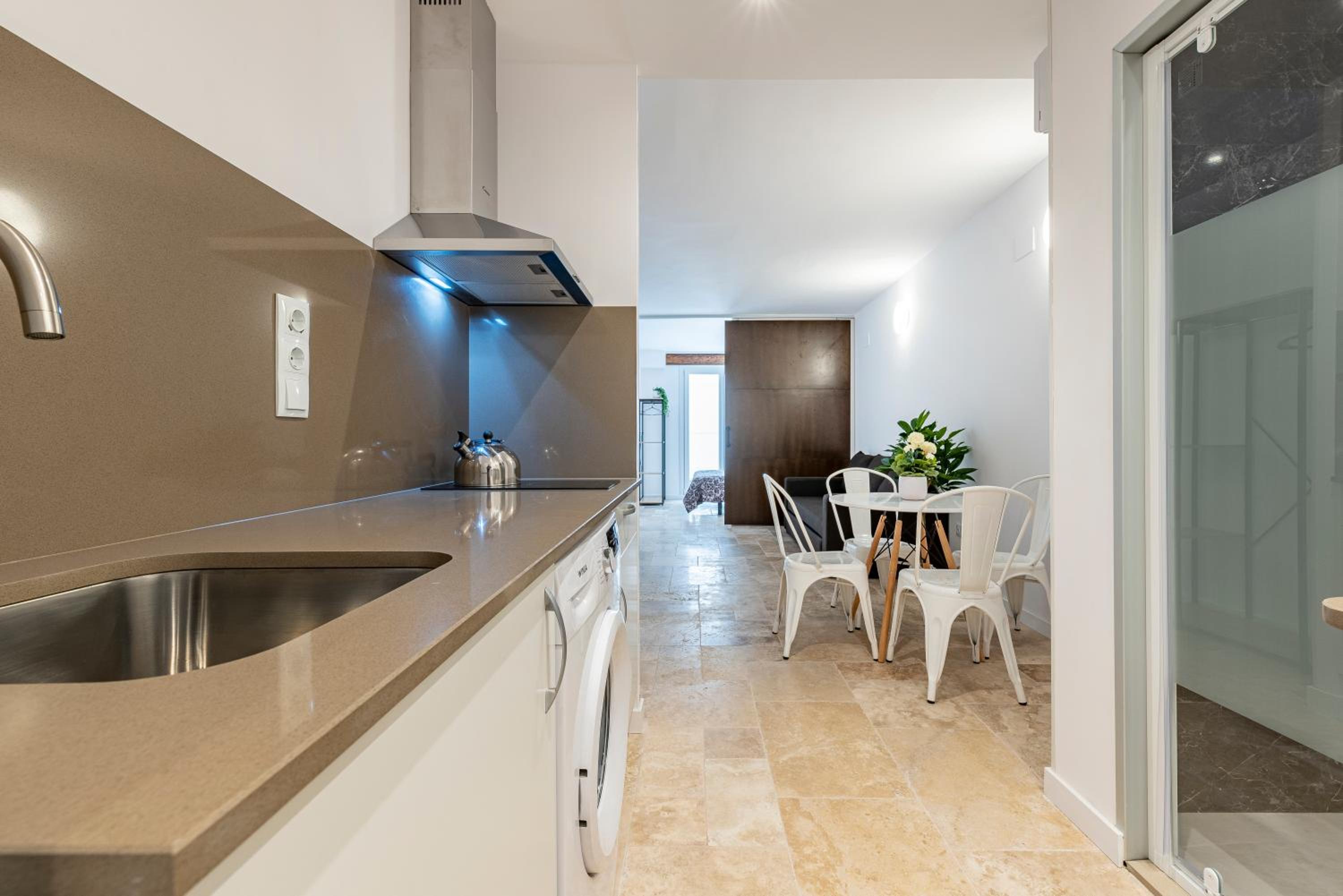 Apartment photo 2