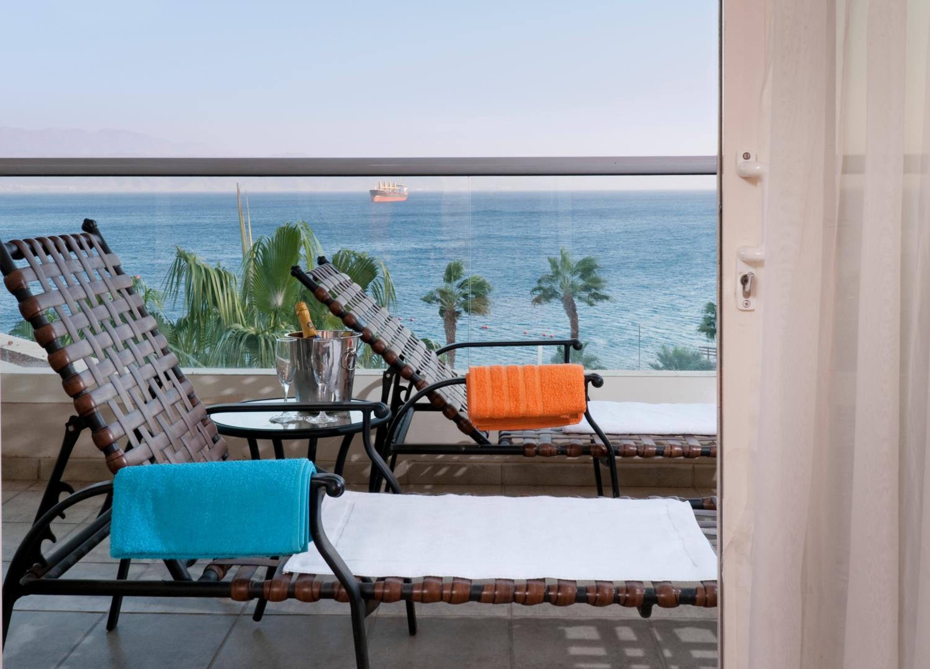 Deluxe Suite with Hot Tub (3 adults)