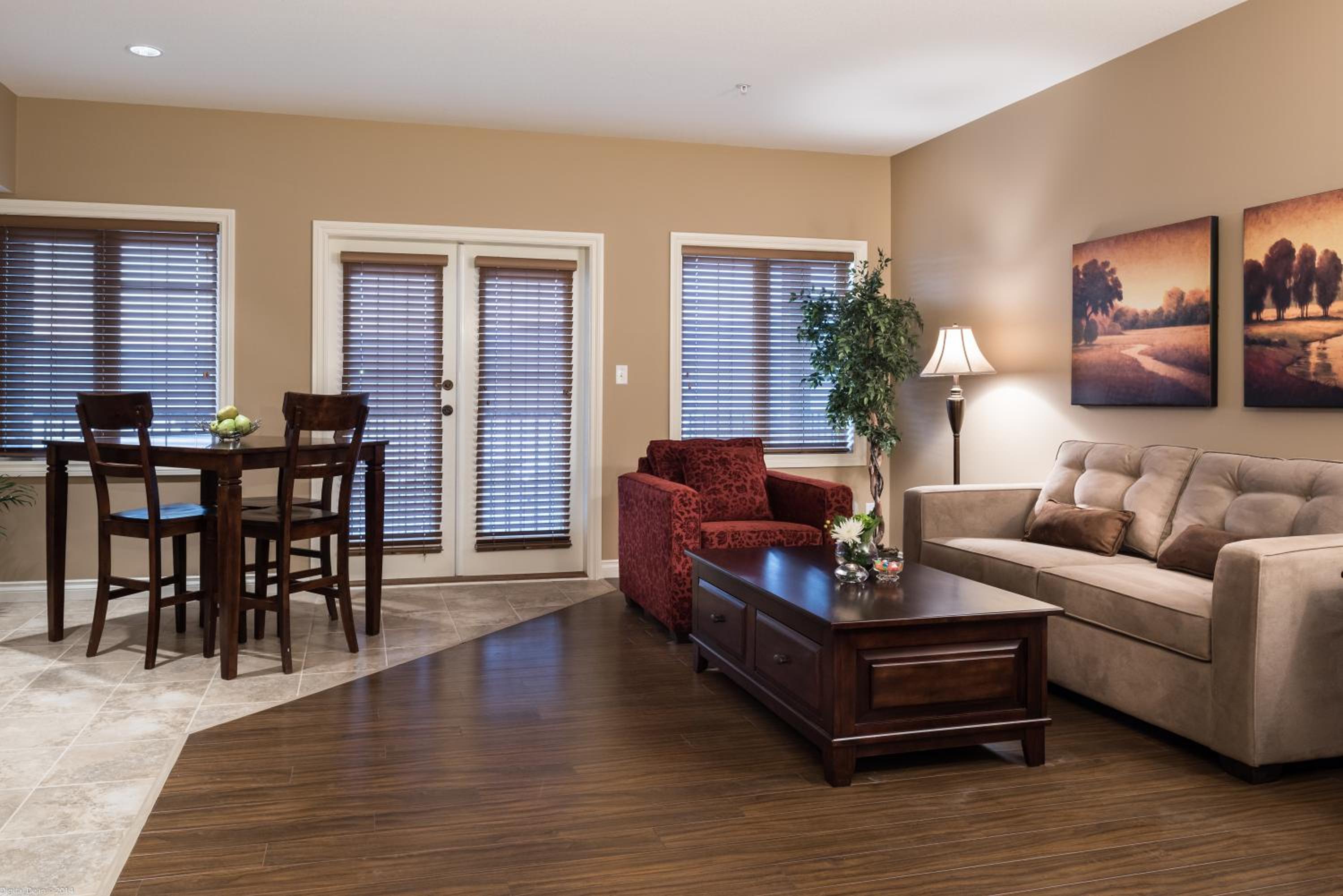 Deluxe King Suite photo 2