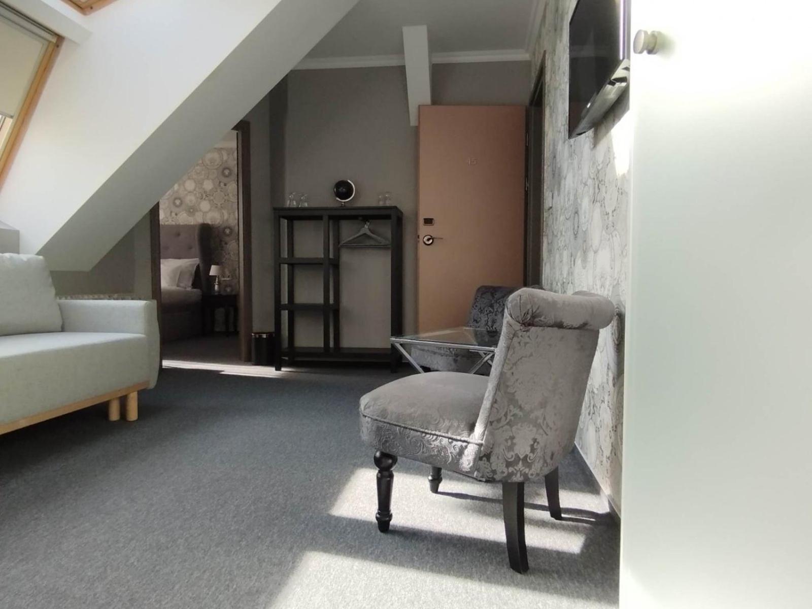 Deluxe Junior Suite - Photo 3