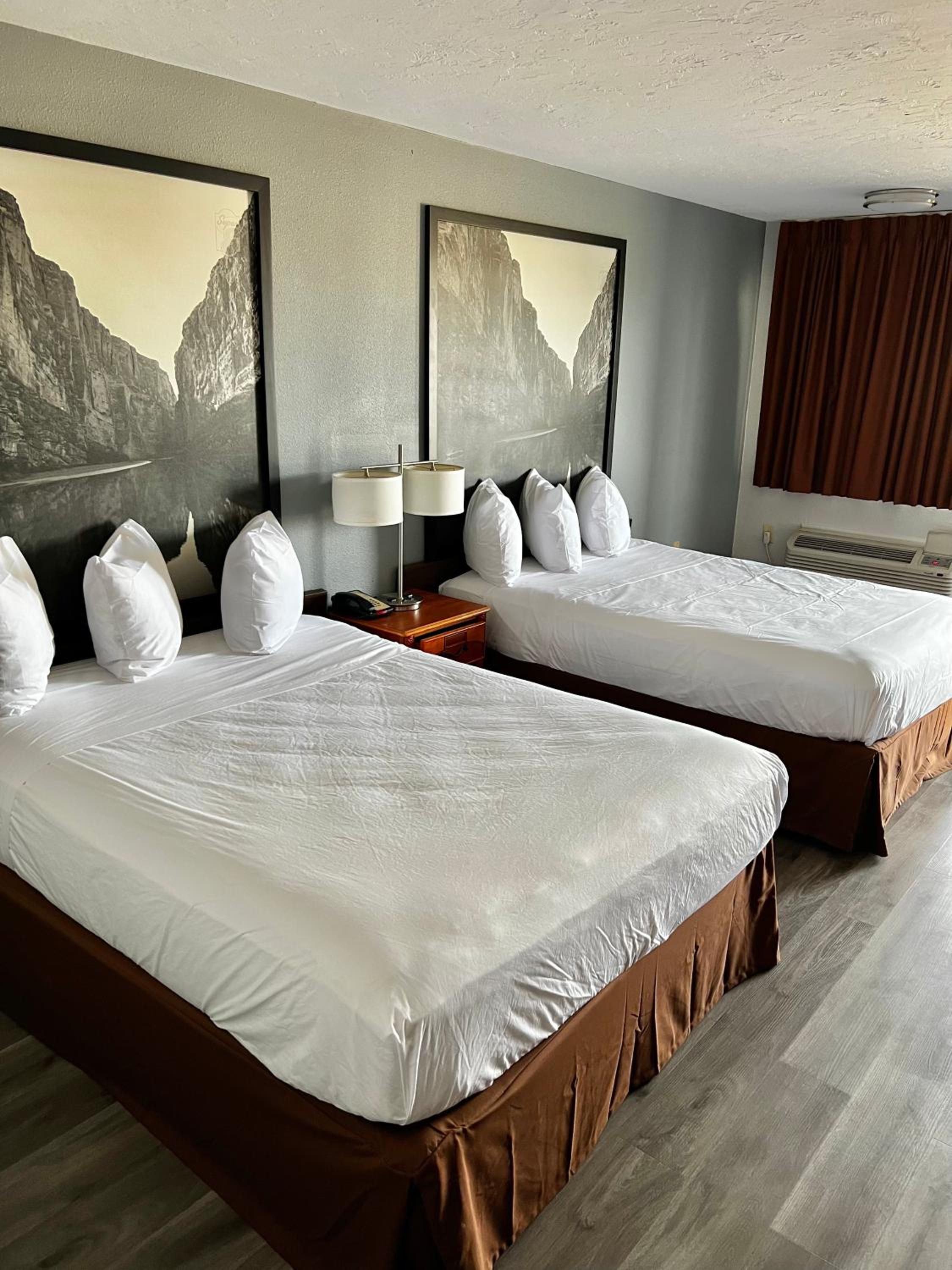 Queen Room with Two Queen Beds - Non-Smoking - Photo 1