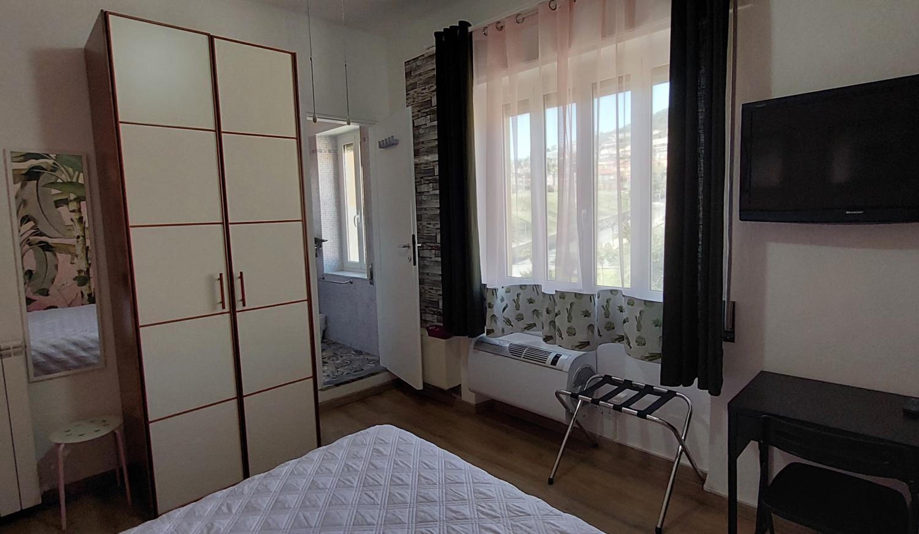 Standard Double Room photo 3