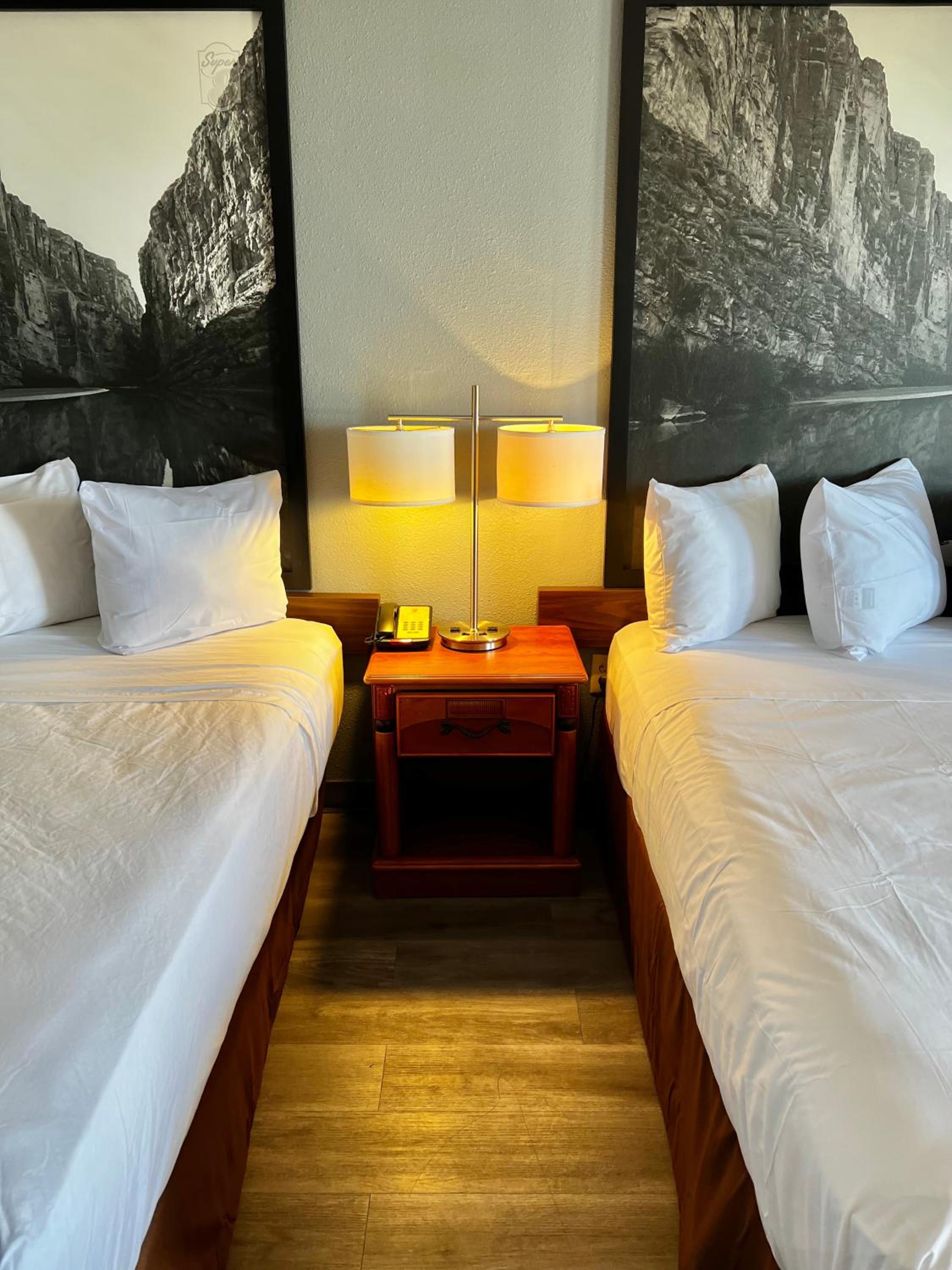 Queen Room with Two Queen Beds - Non-Smoking - Photo 5