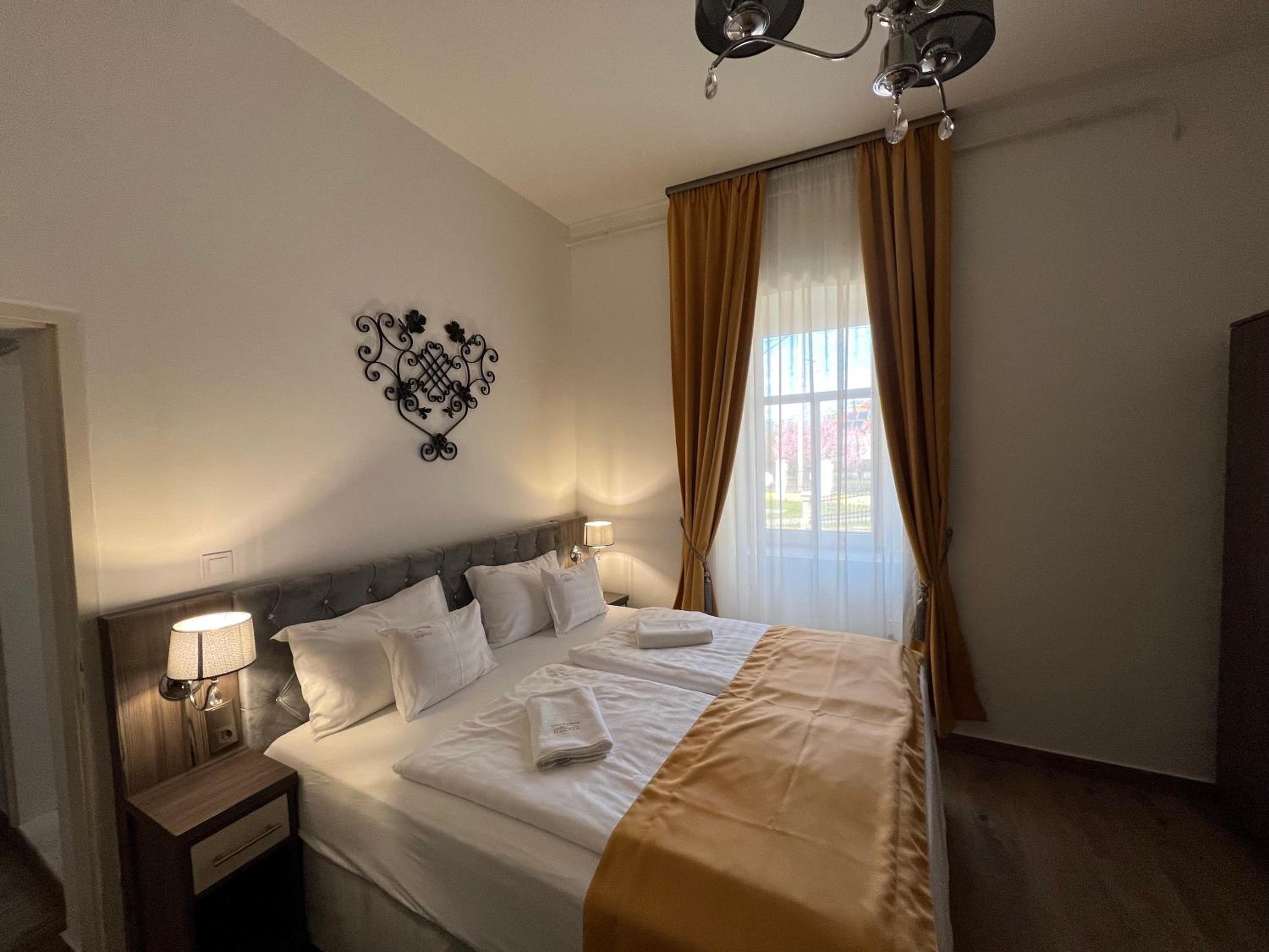Double Room - Photo 2