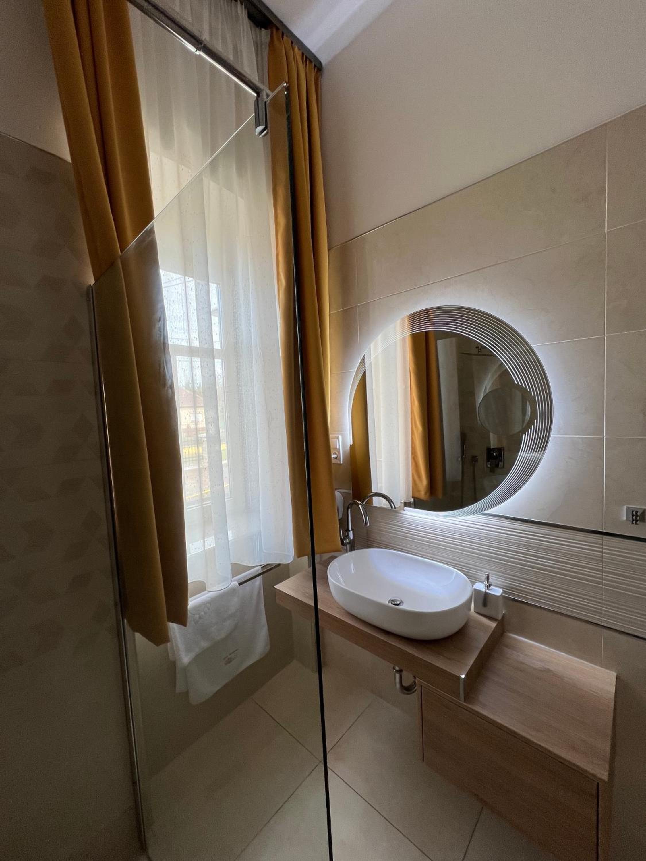 Double Room - Photo 6