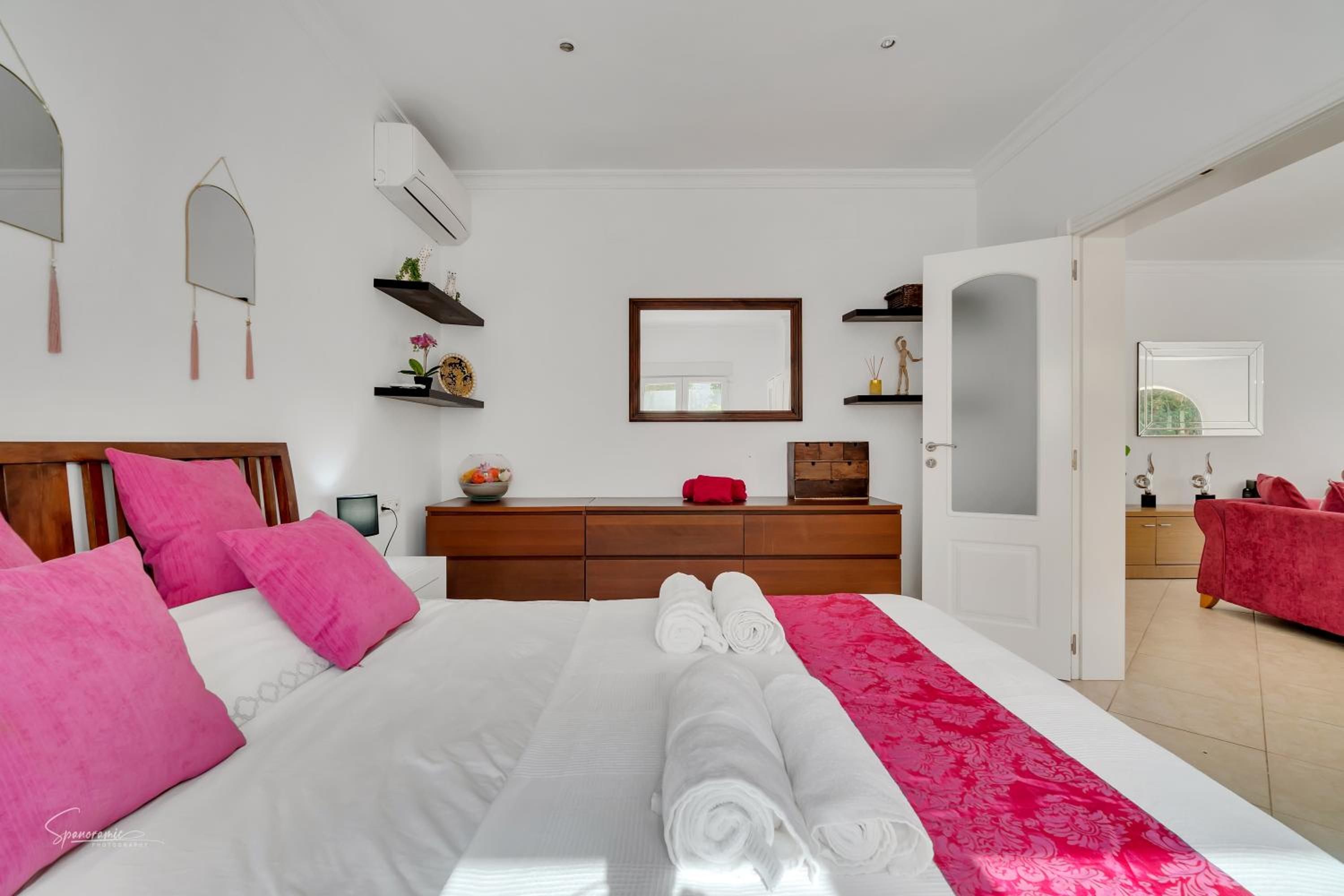 Villa photo 3