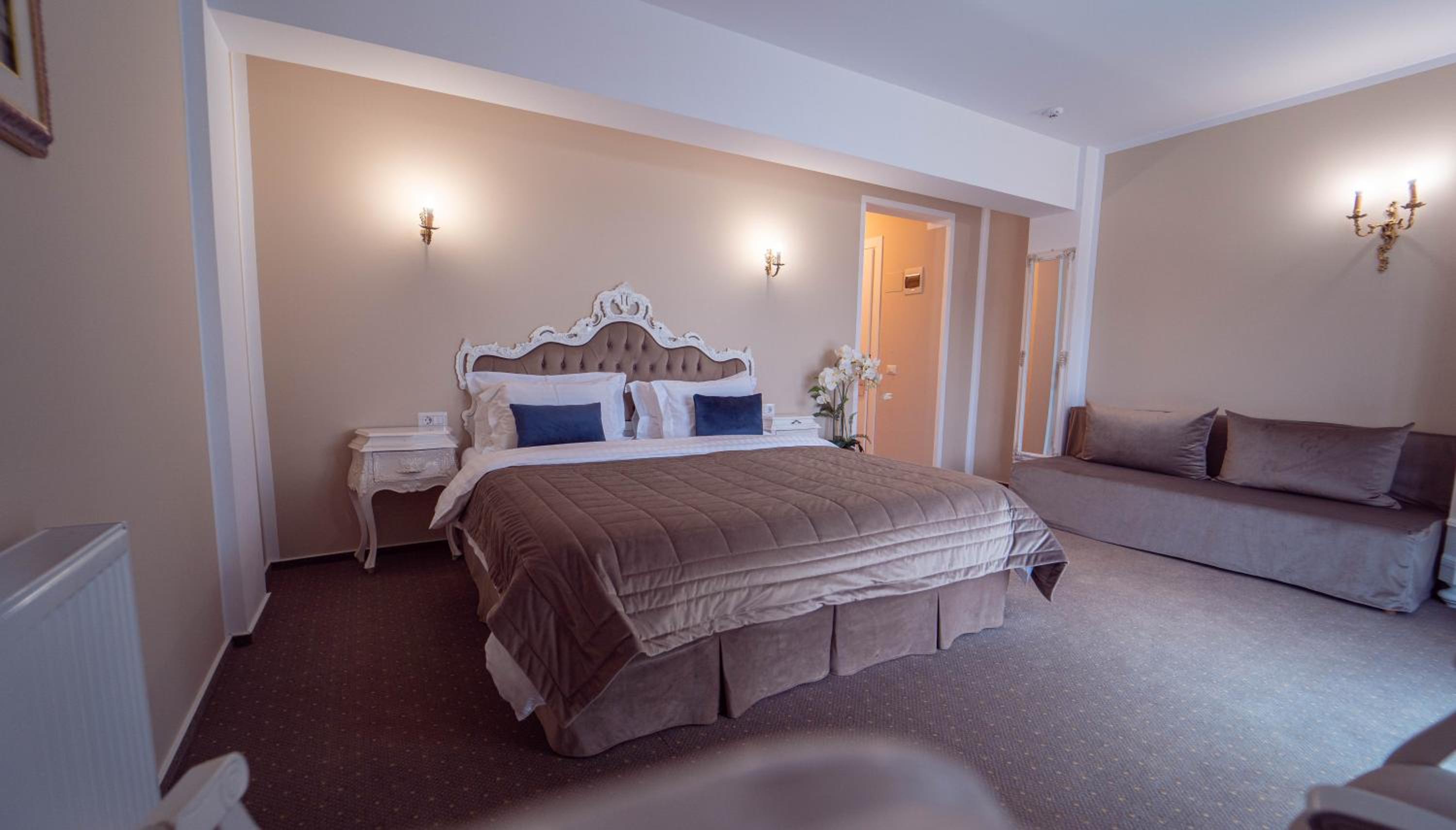 Deluxe Room (2 Adults + 1 Child) photo 2