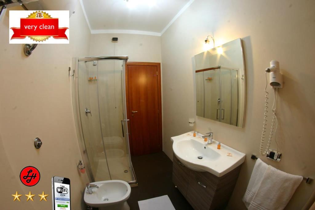 Double or Twin Room photo 3