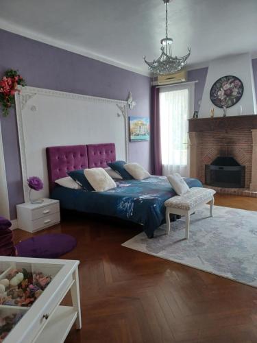 Queen Room with Pool View photo 1
