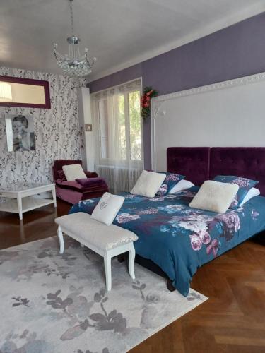 Queen Room with Pool View photo 2