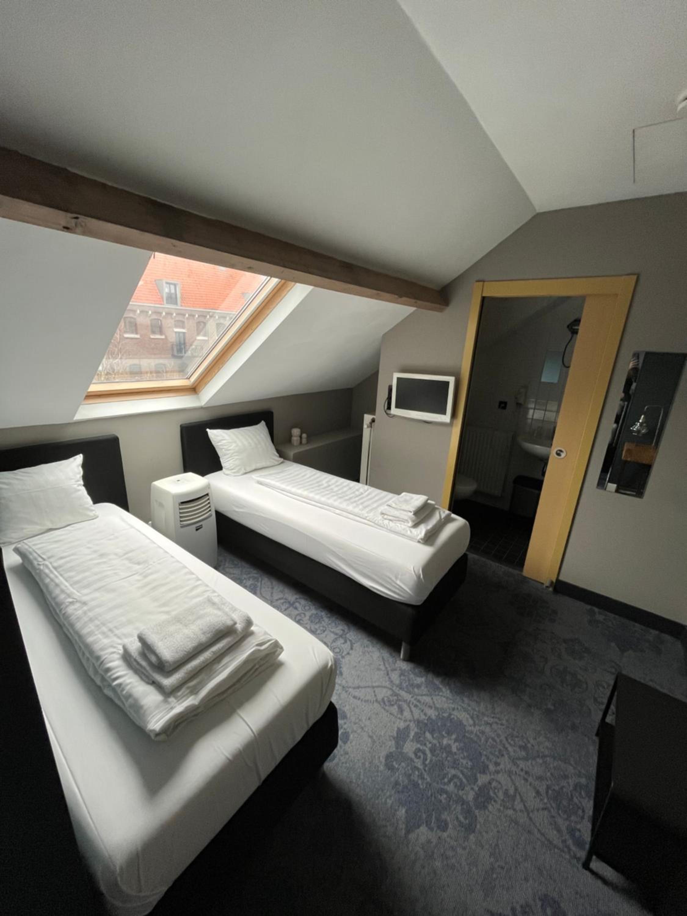 Deluxe Quadruple Room - Photo 2