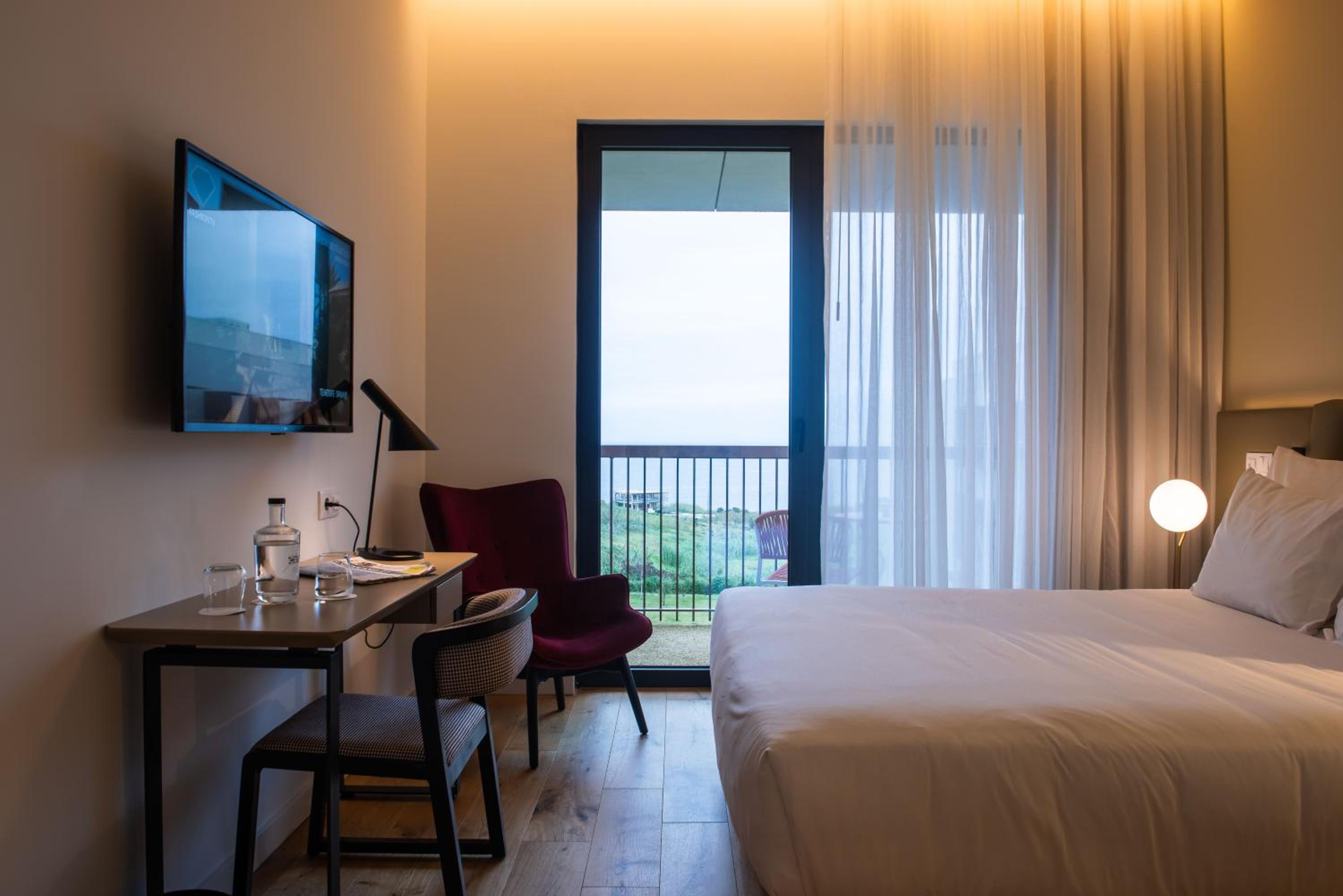 Superior Double Room with Side Sea View - Photo 1