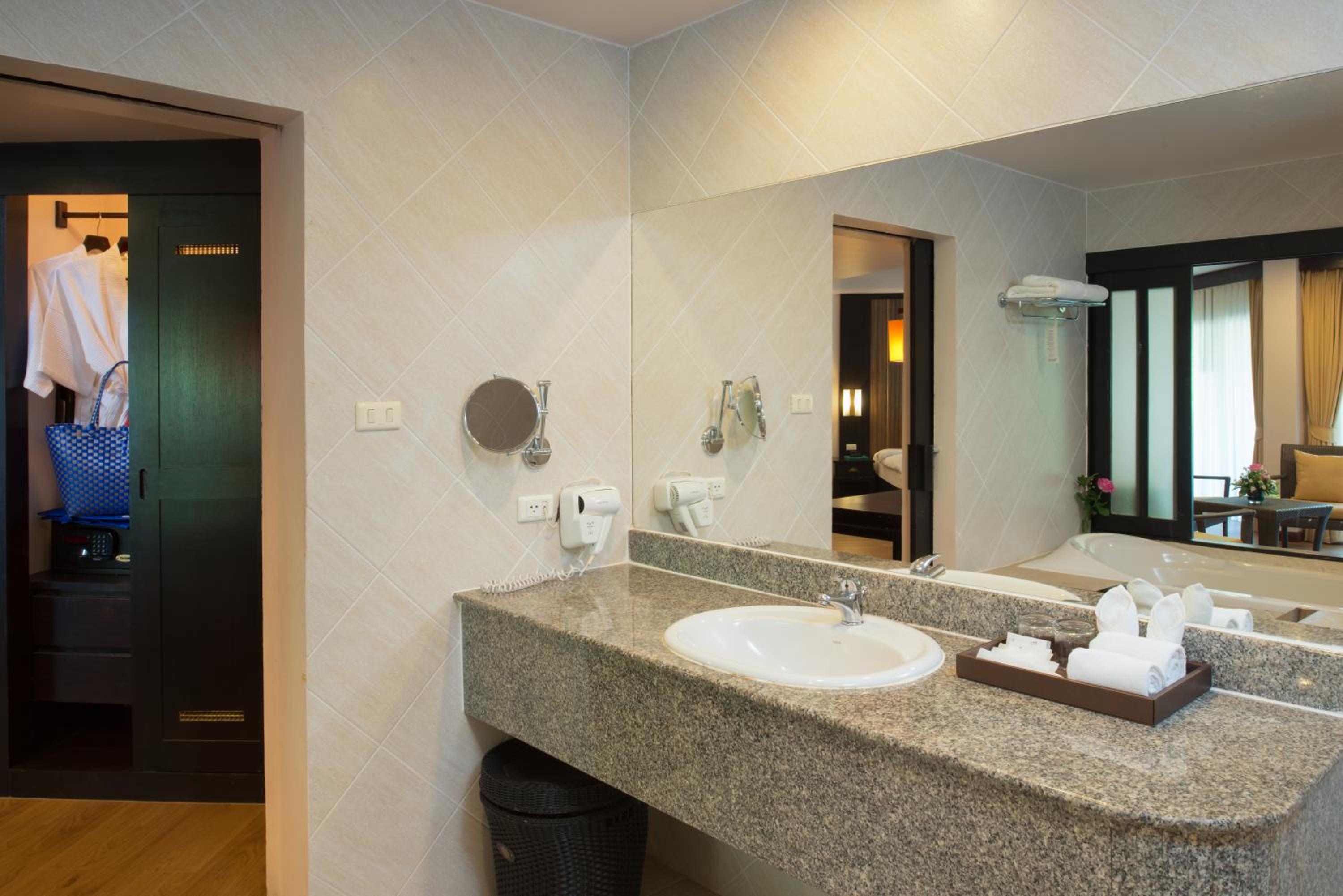 Junior Suite - Photo 12