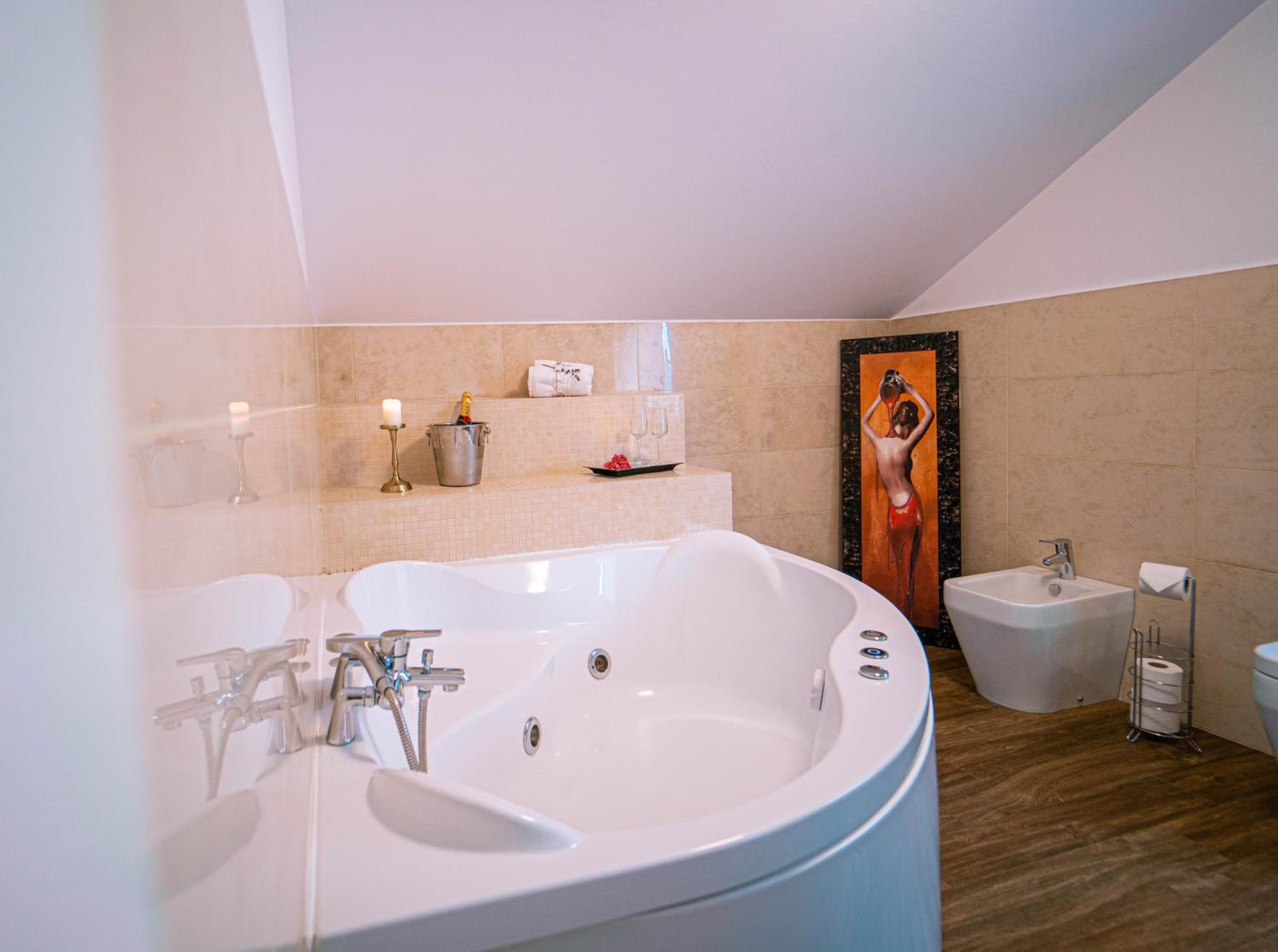 Queen Room with Spa Bath photo 3