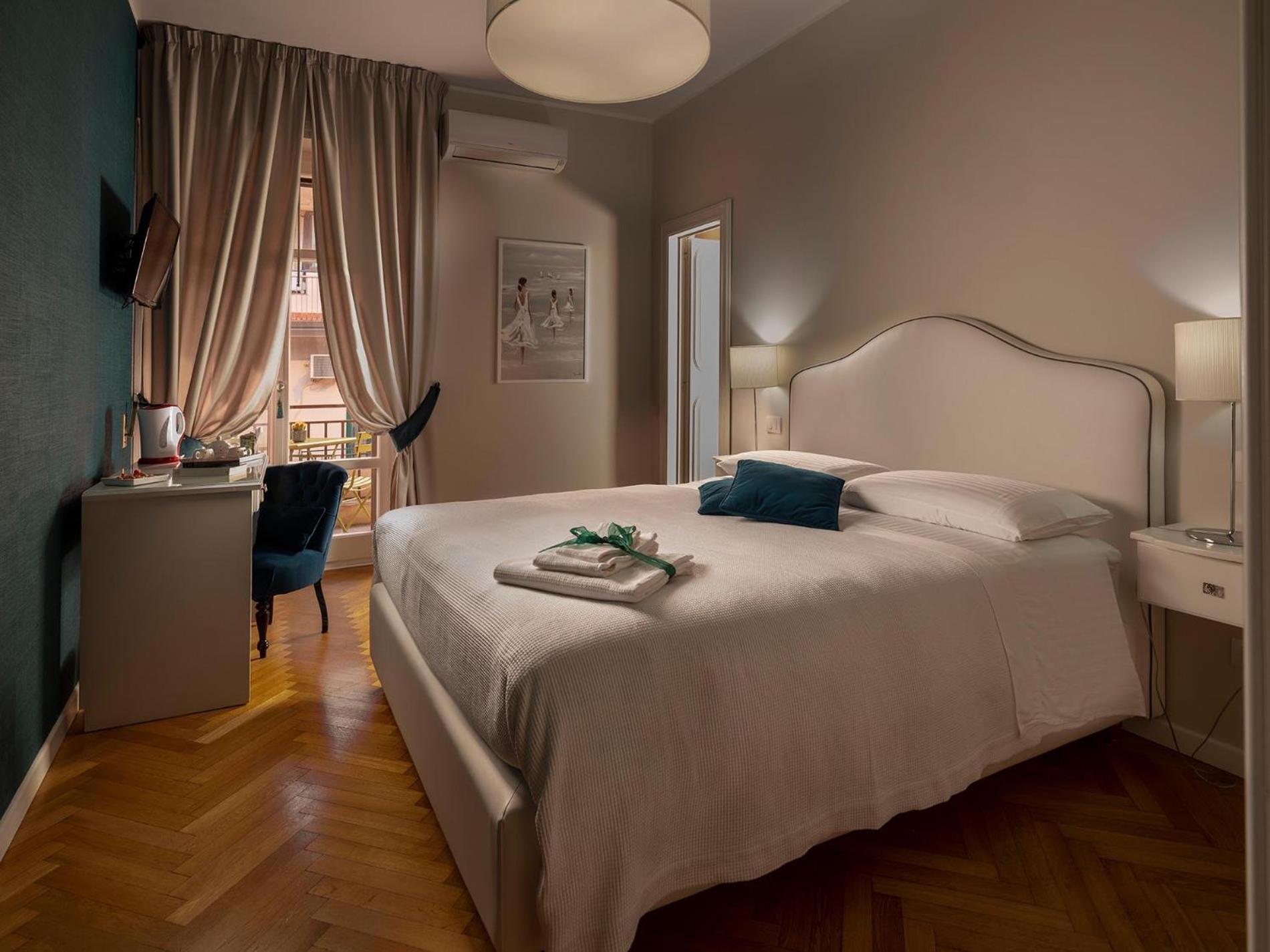 Deluxe Double Room with Balcony and Sea View