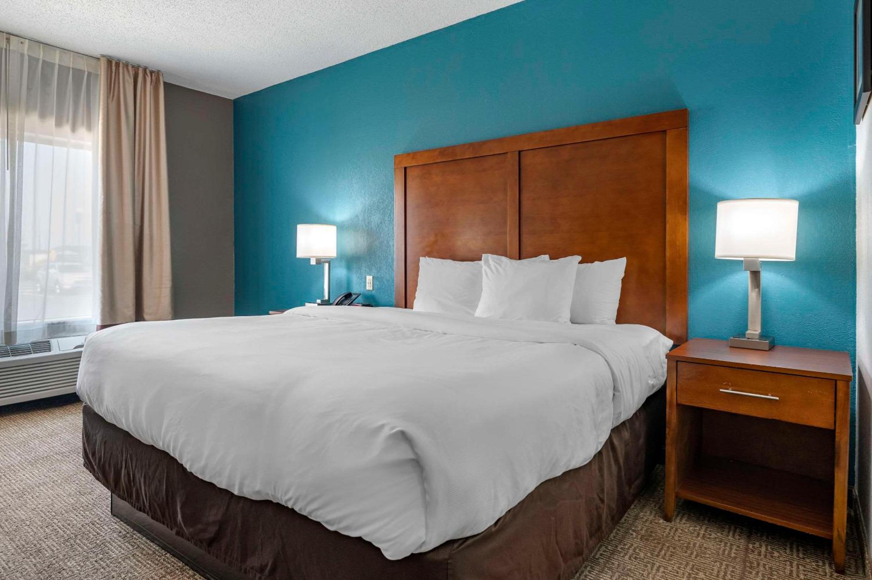 King Room - Accessible/Non-Smoking - Photo 2