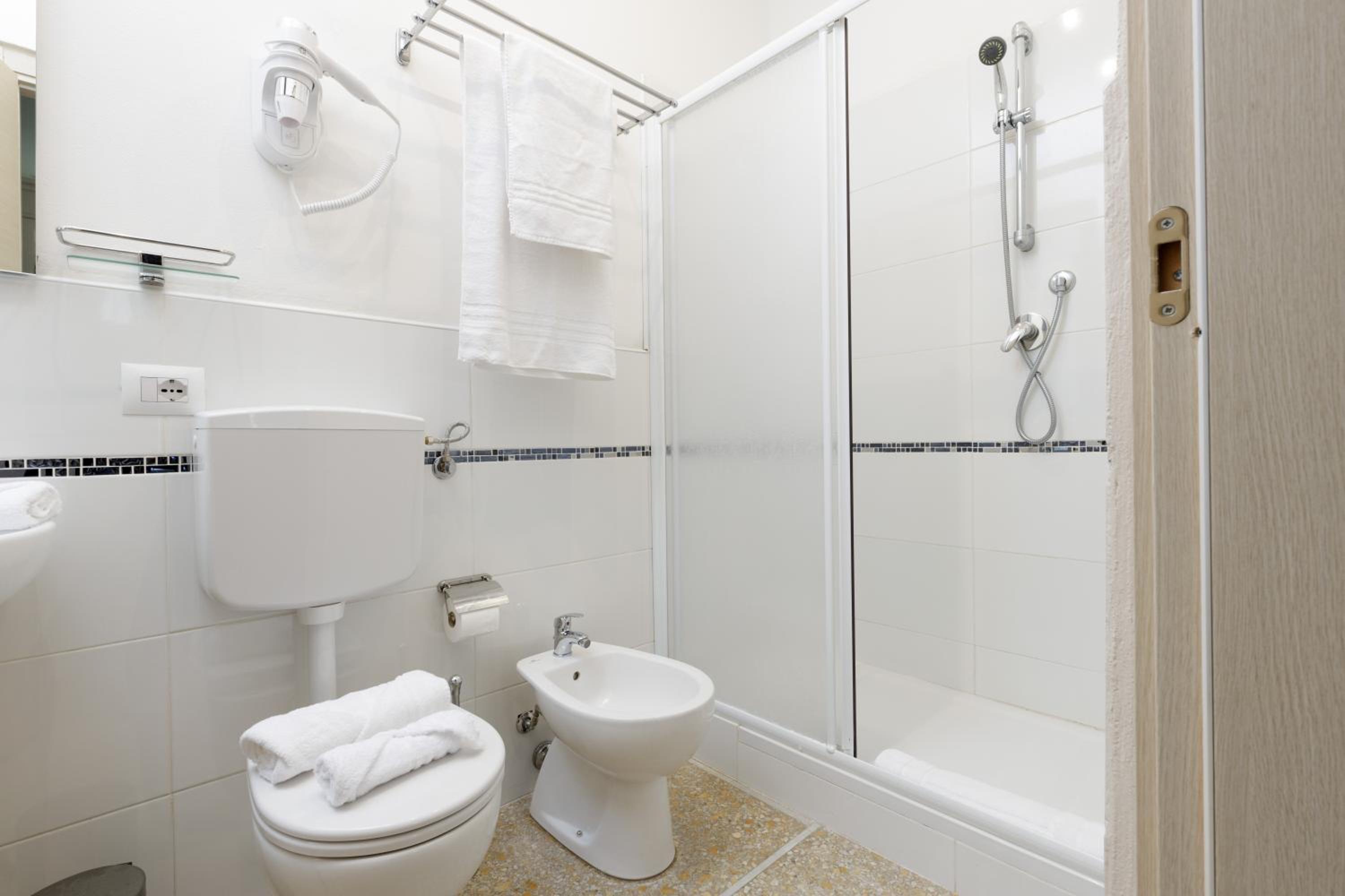 Deluxe Double Room with Balcony photo 2