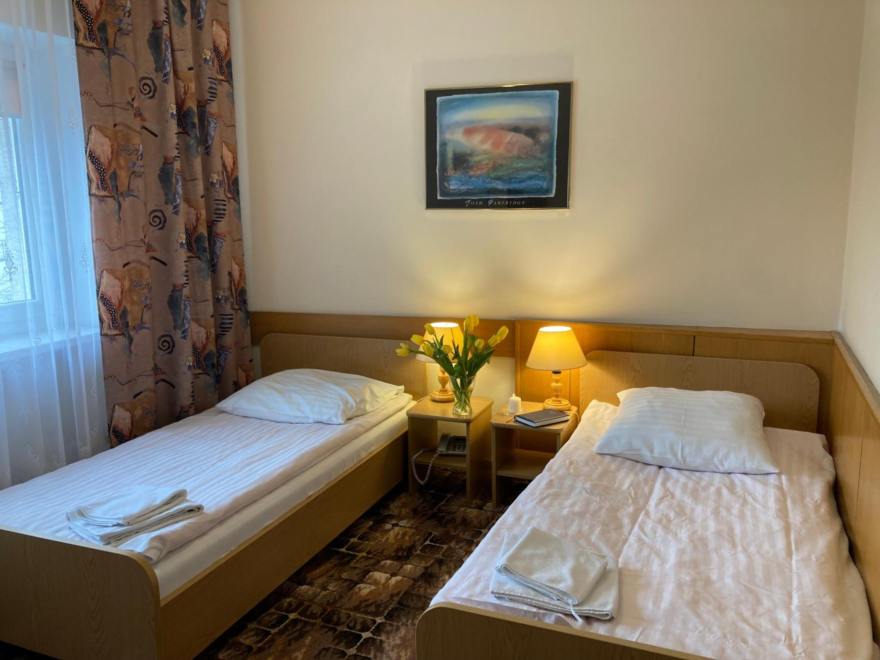 Twin Room - Photo 2