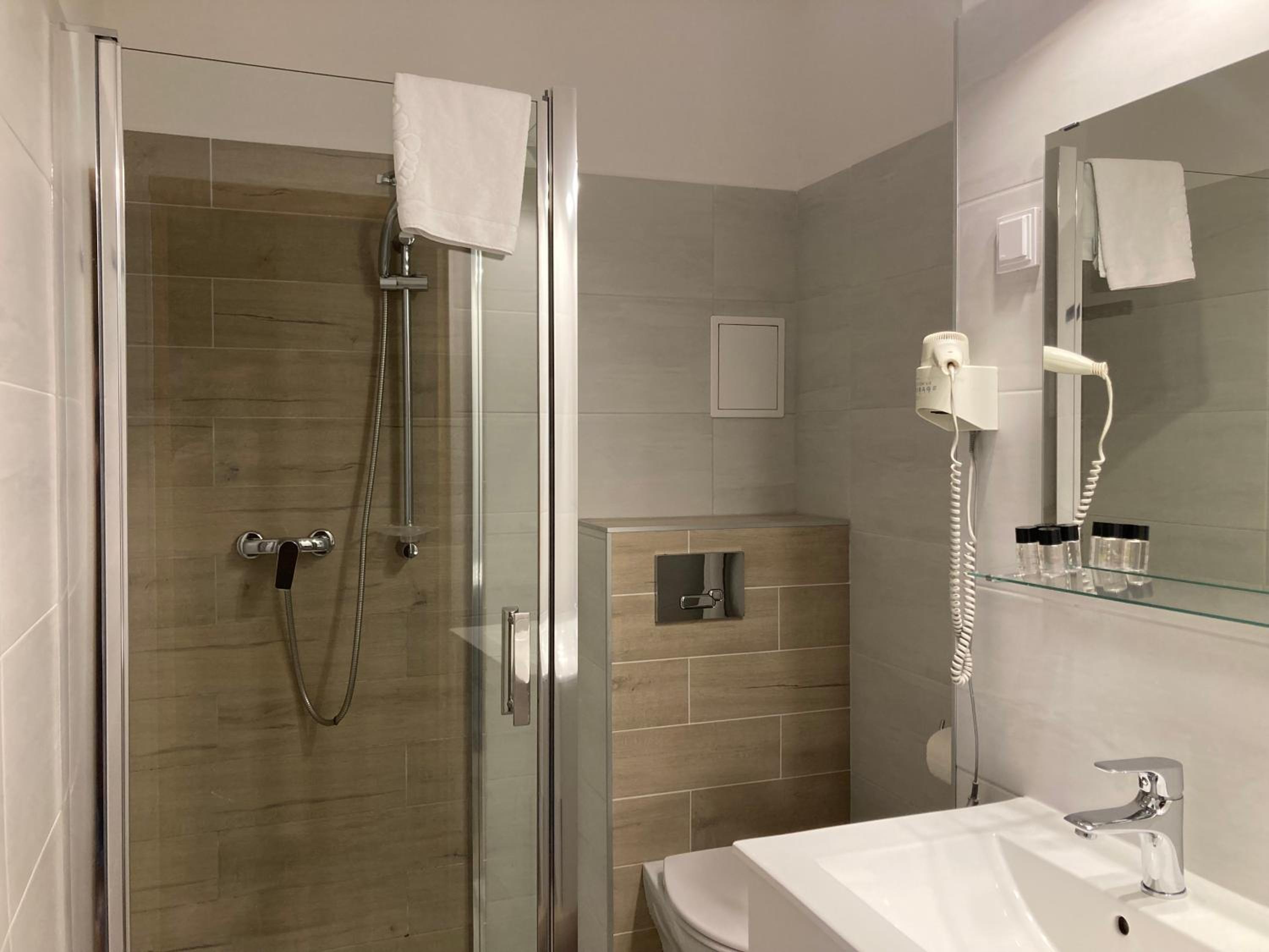 Twin Room - Photo 4