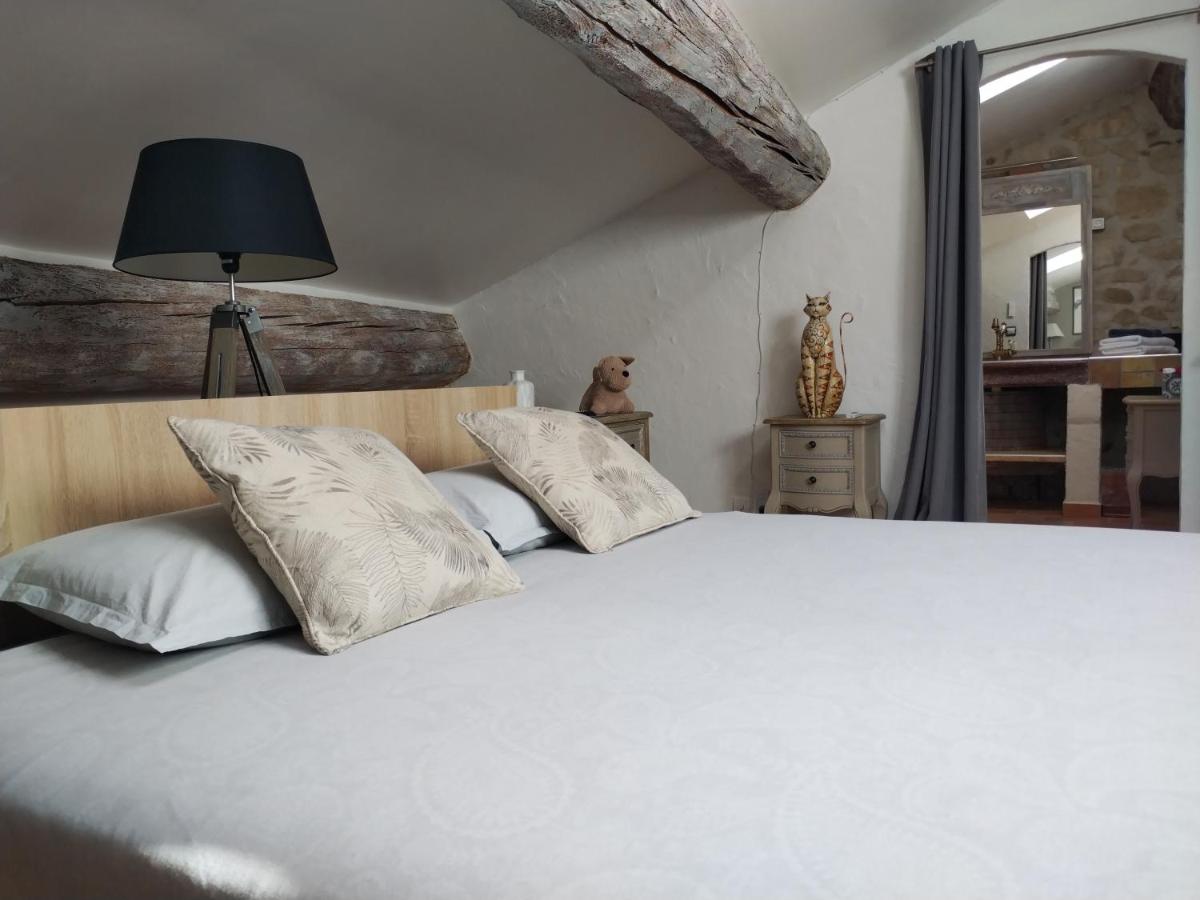 Deluxe Double Room with Private Bathroom photo 2