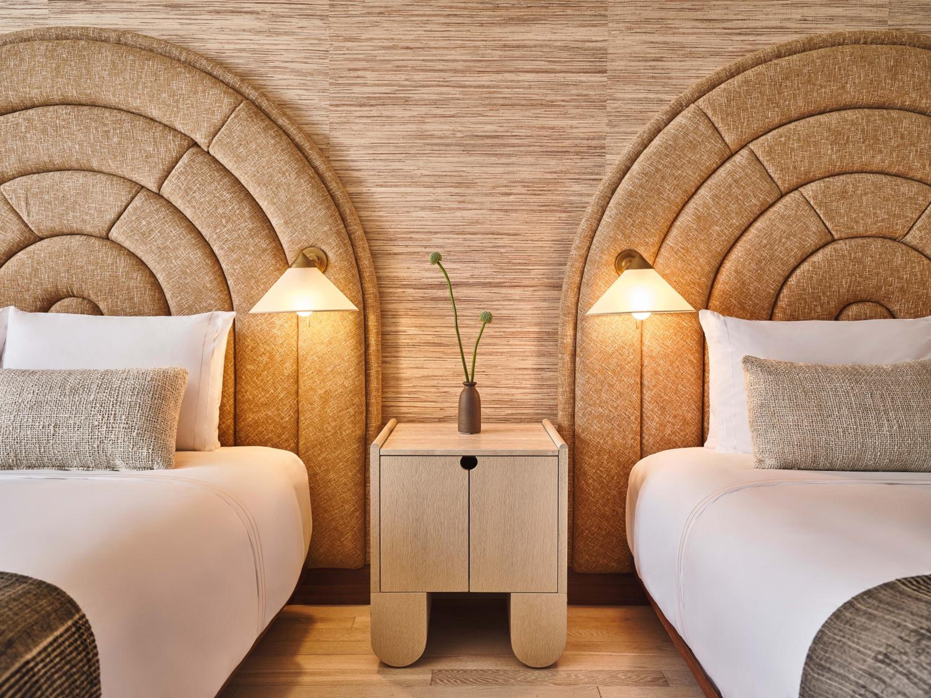 Deluxe Double Queen, Deluxe Guest room, 2 Queen