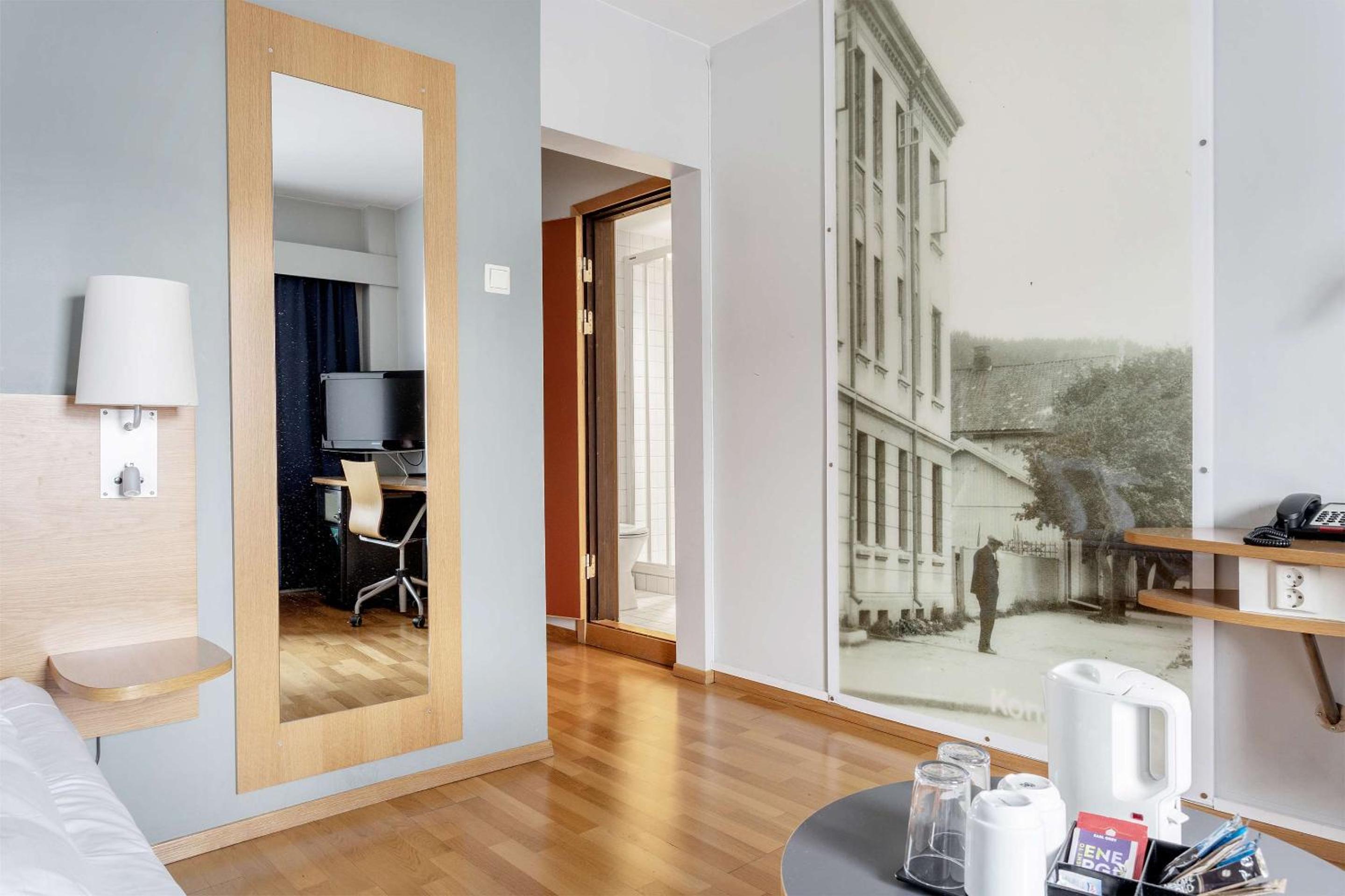 Single Room - Non-Smoking photo 3