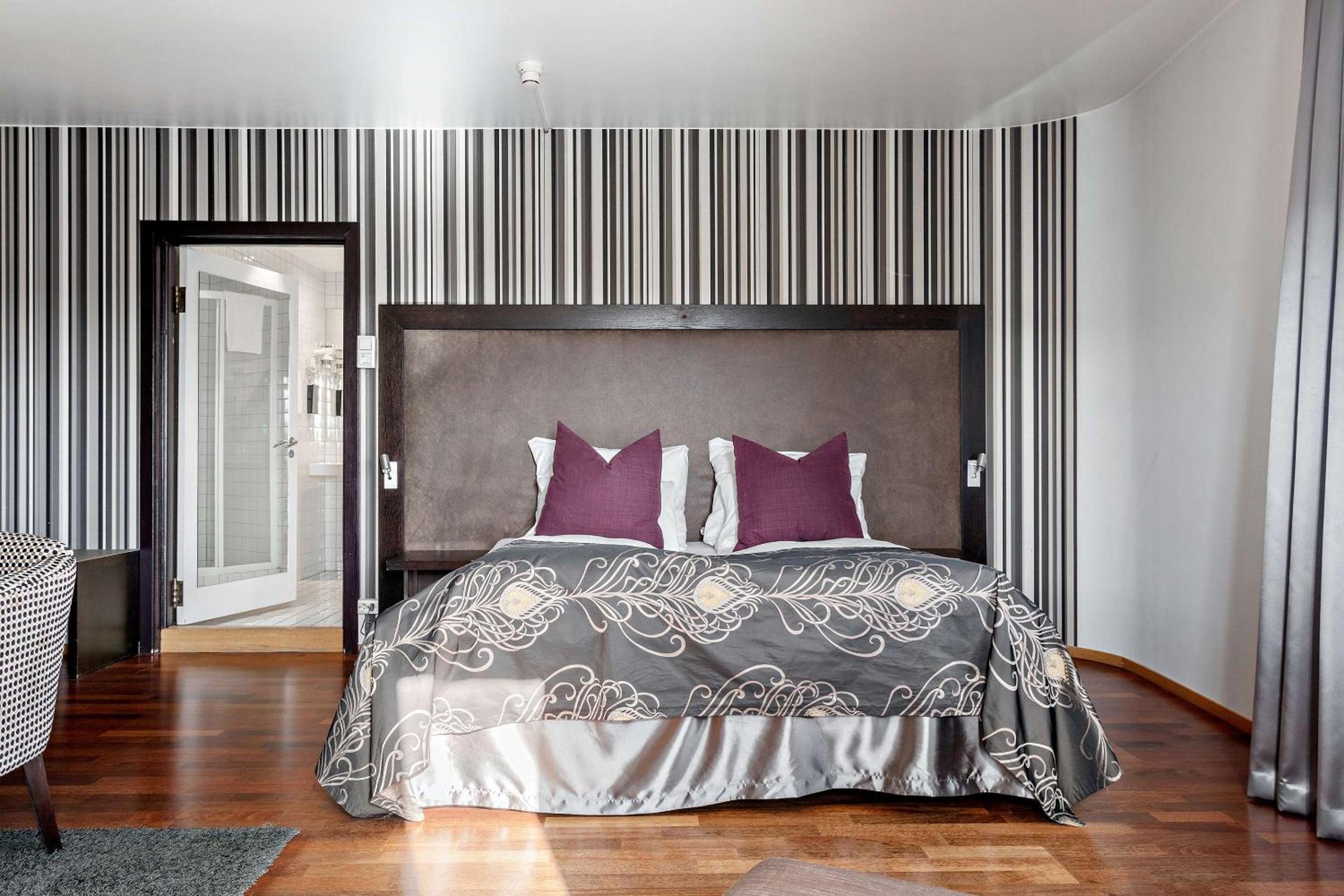 Junior King Suite photo 1