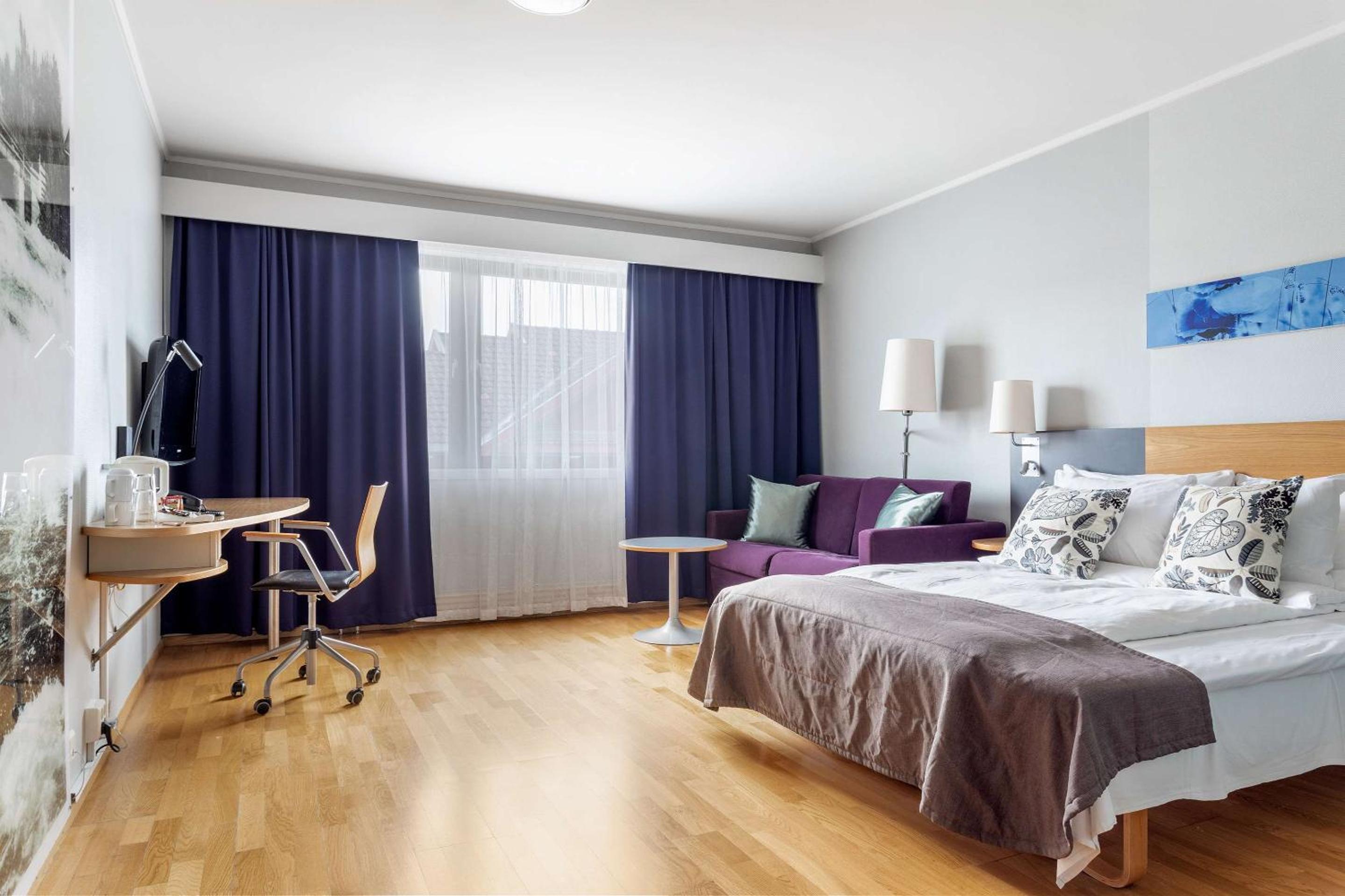 Queen Room photo 2