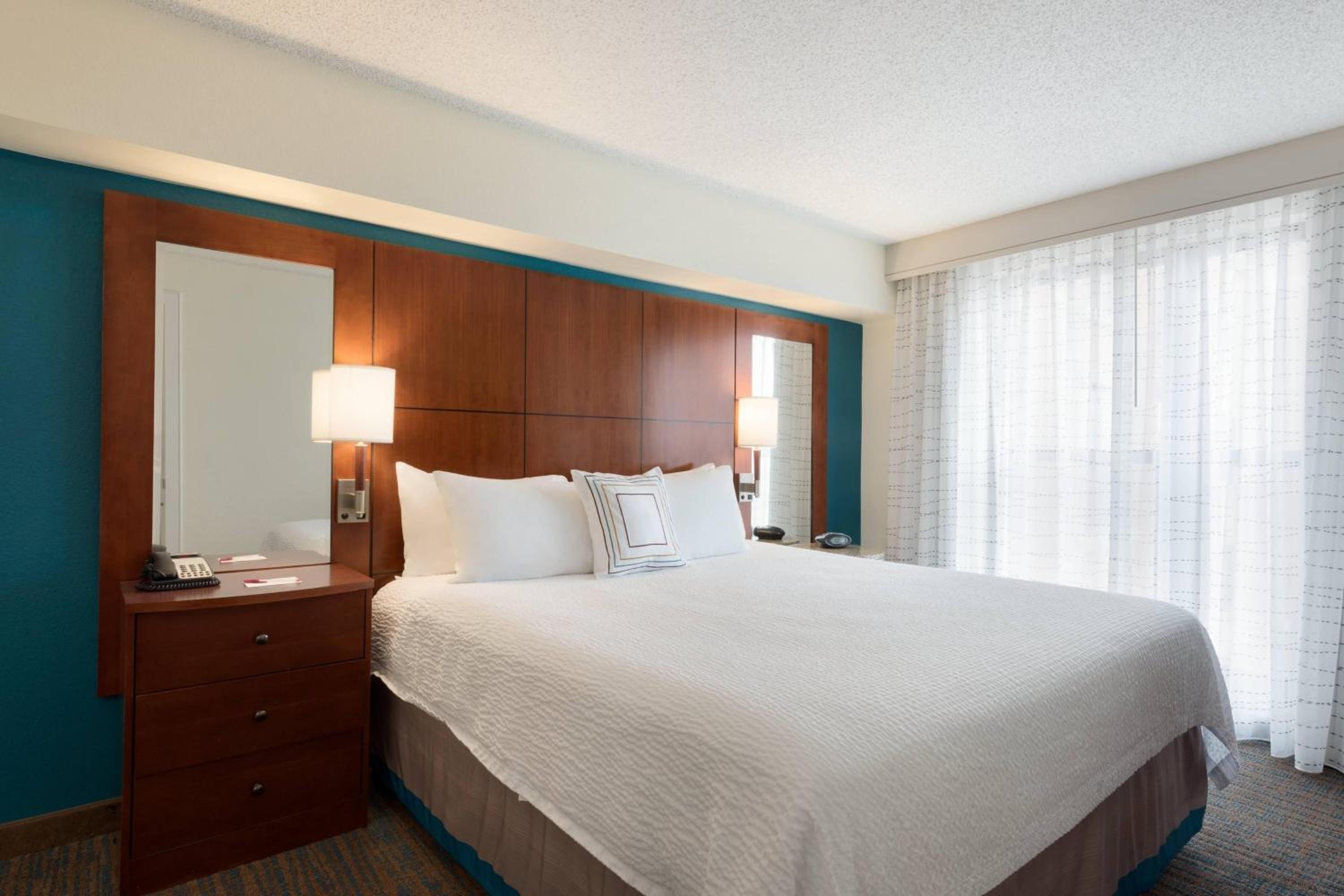 One-Bedroom King Suite - Photo 3