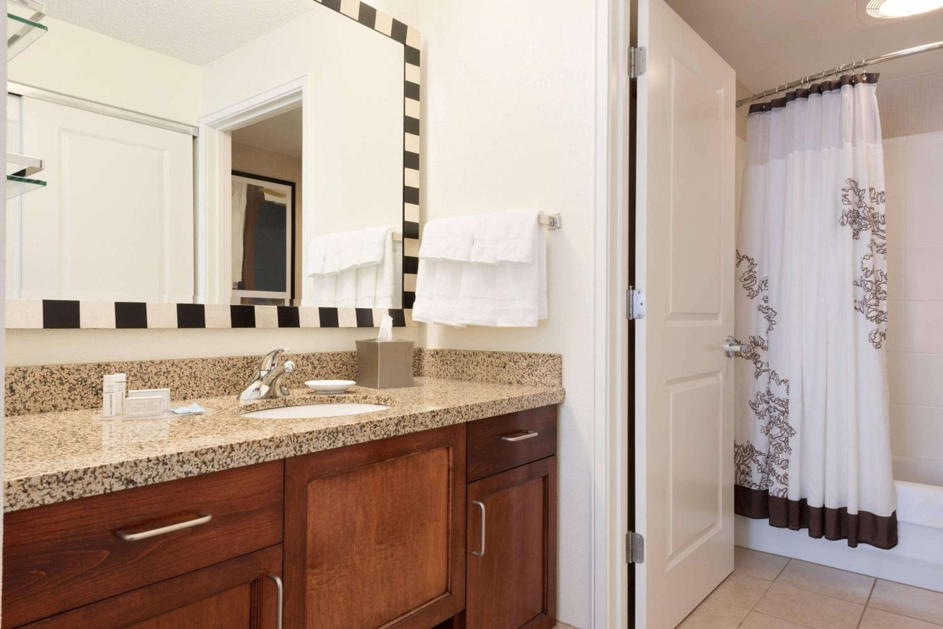 One-Bedroom King Suite - Photo 2