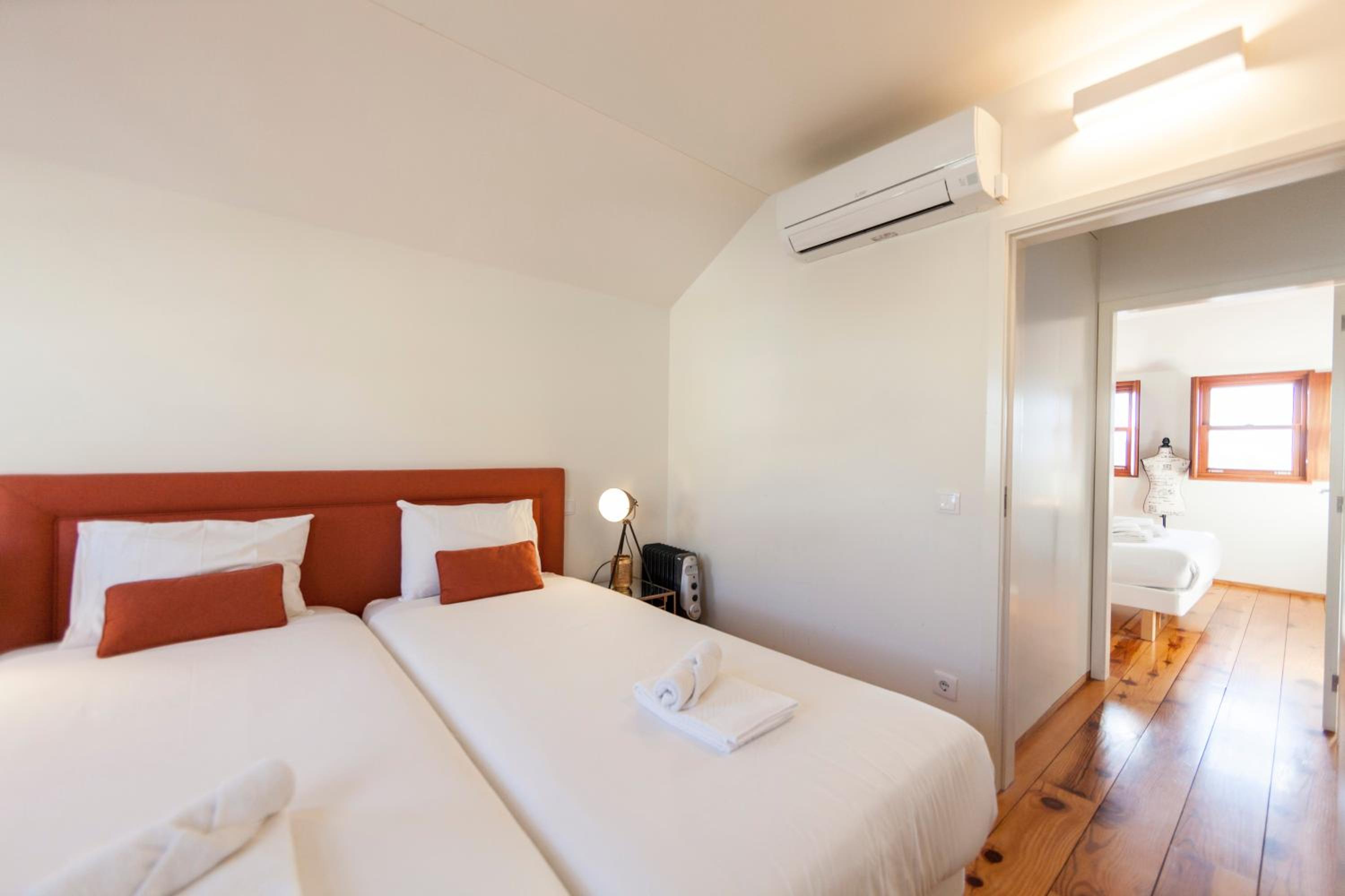 Two-Bedroom Apartment - Photo 9