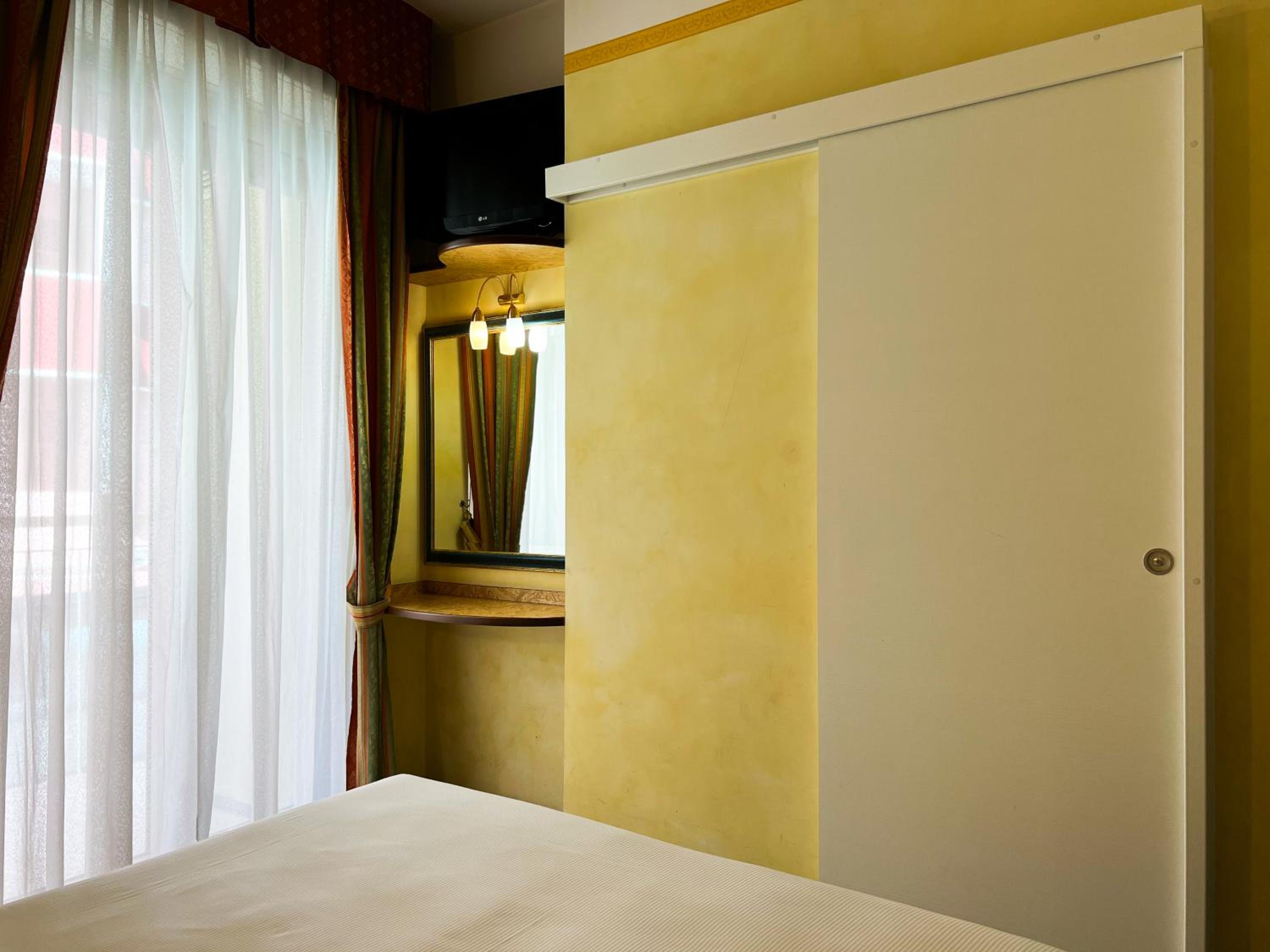 Double or Twin Room with Balcony photo 1