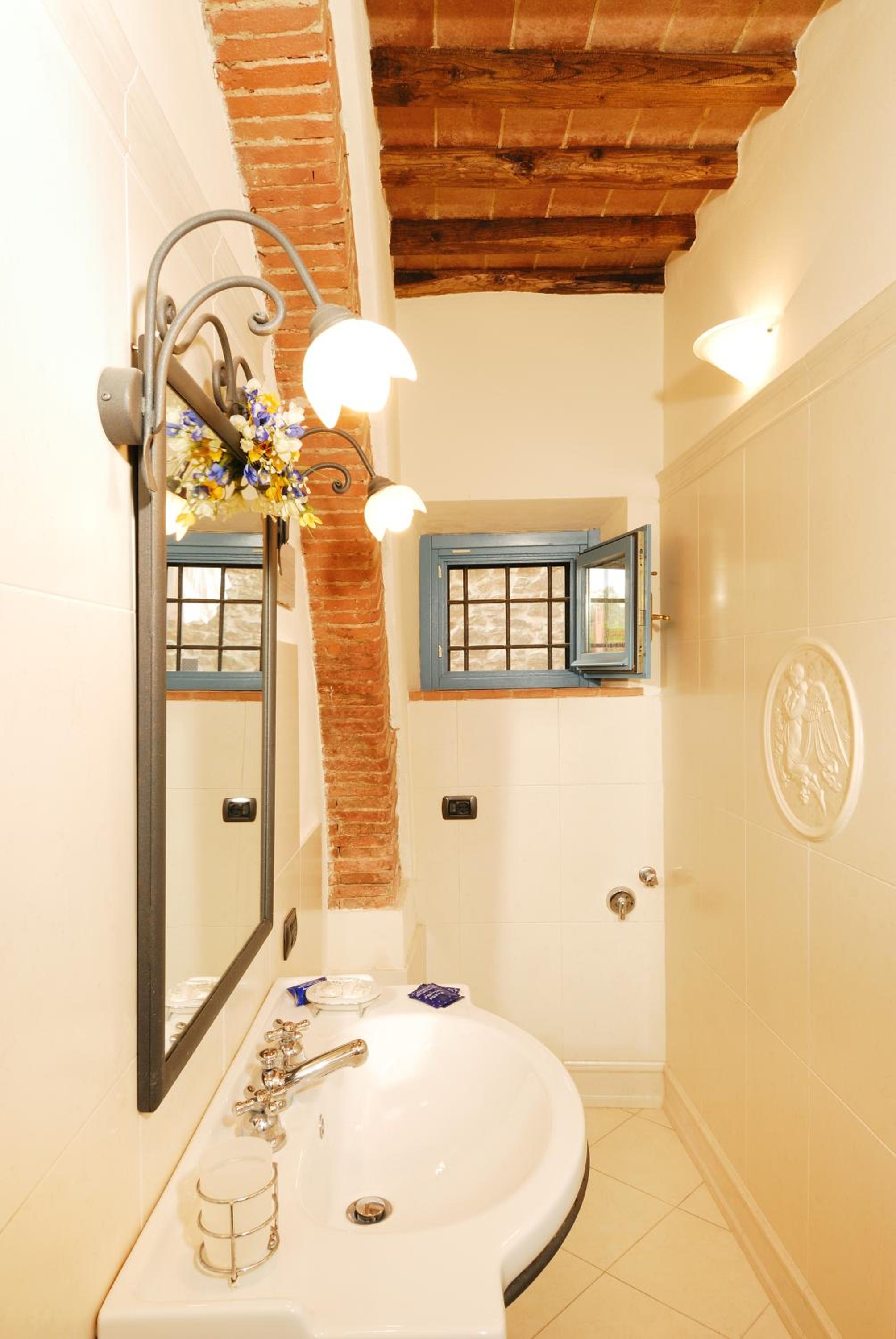 Two-Bedroom House photo 3