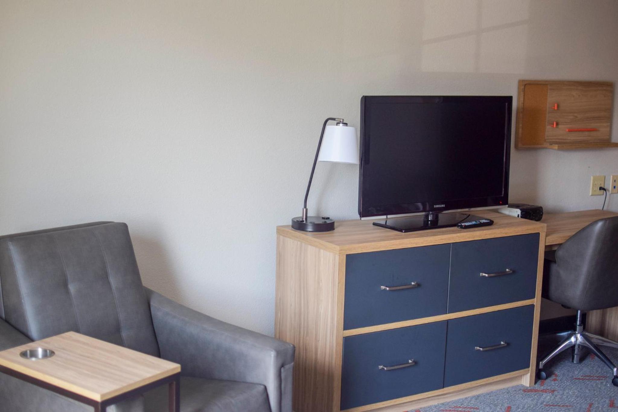 Queen Studio Suite with Two Queen Beds and Kitchen - Photo 3
