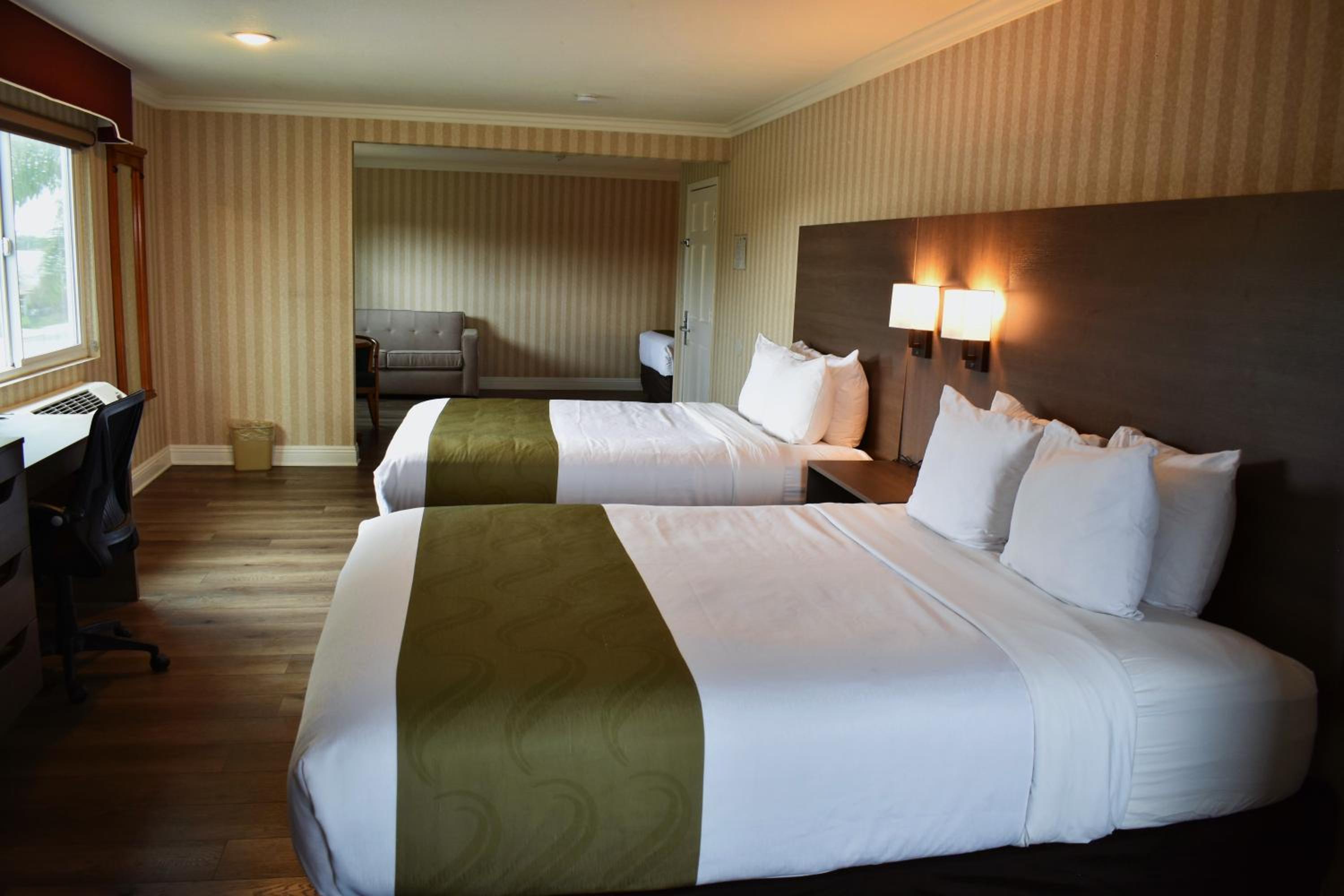 Family Suite, 3 Queen Beds, Non Smoking photo 2