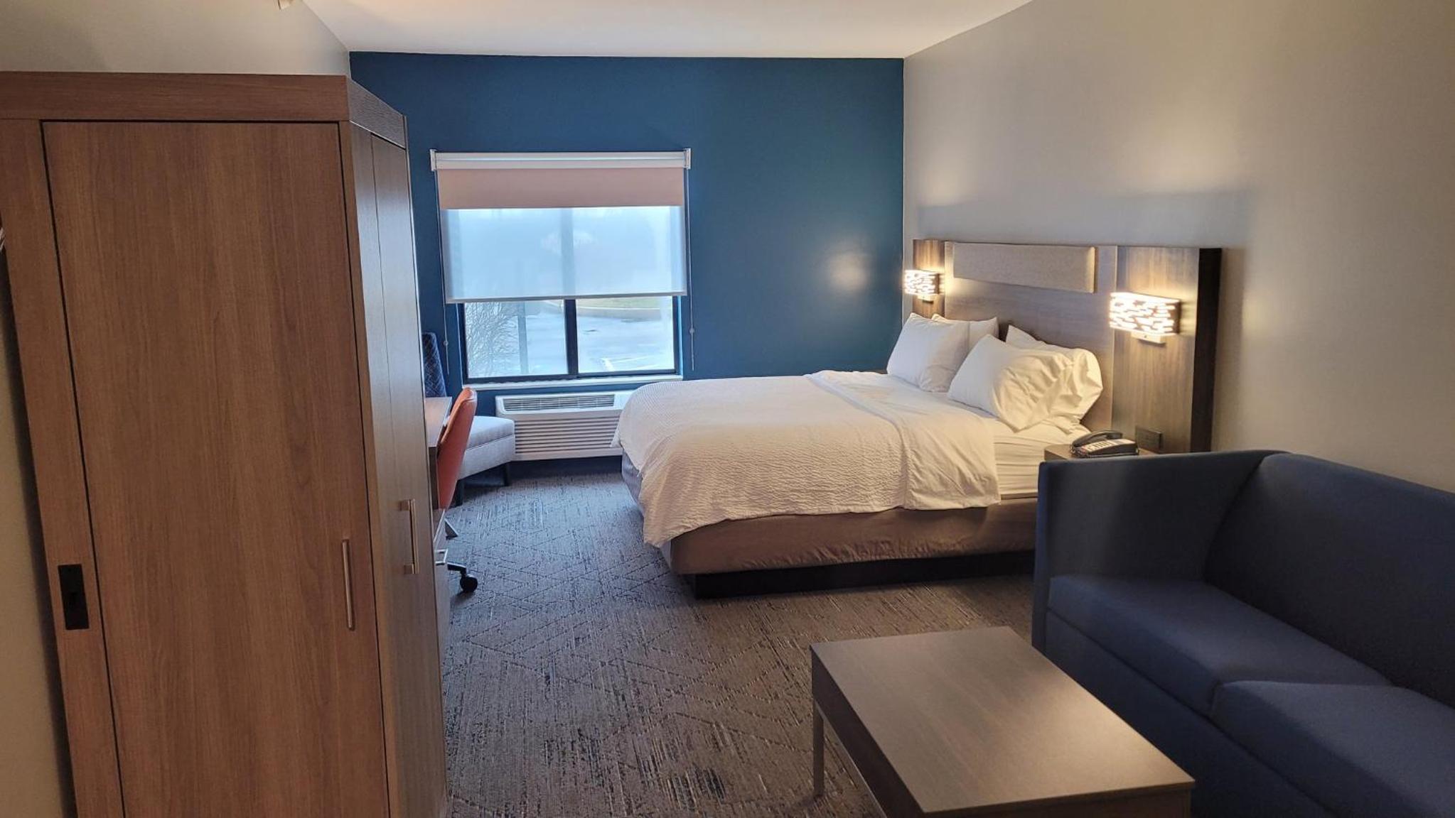 King Suite - Photo 2