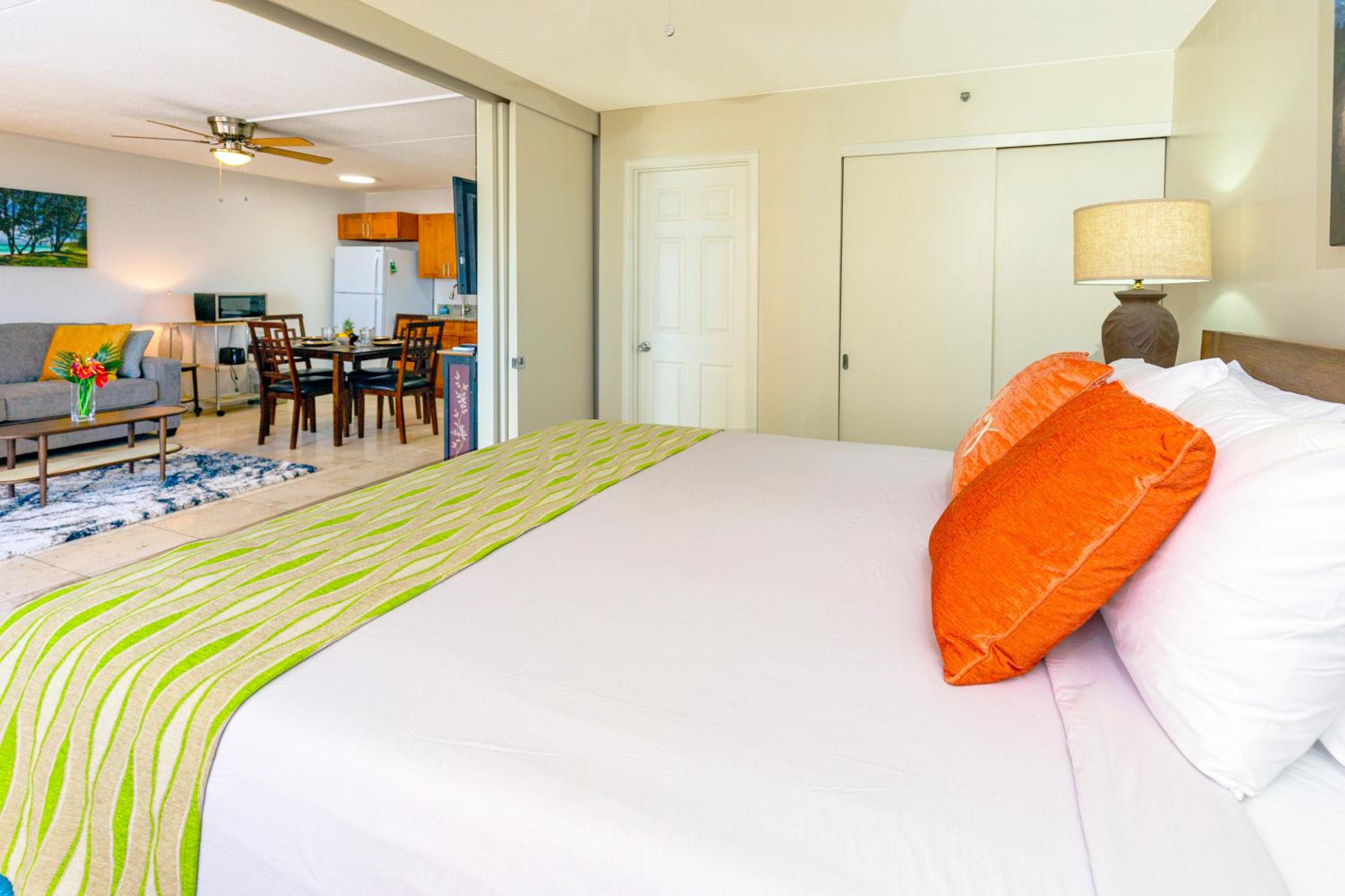 Ocean view retreat with lanai, pool & beach access: One-Bedroom Apartment photo