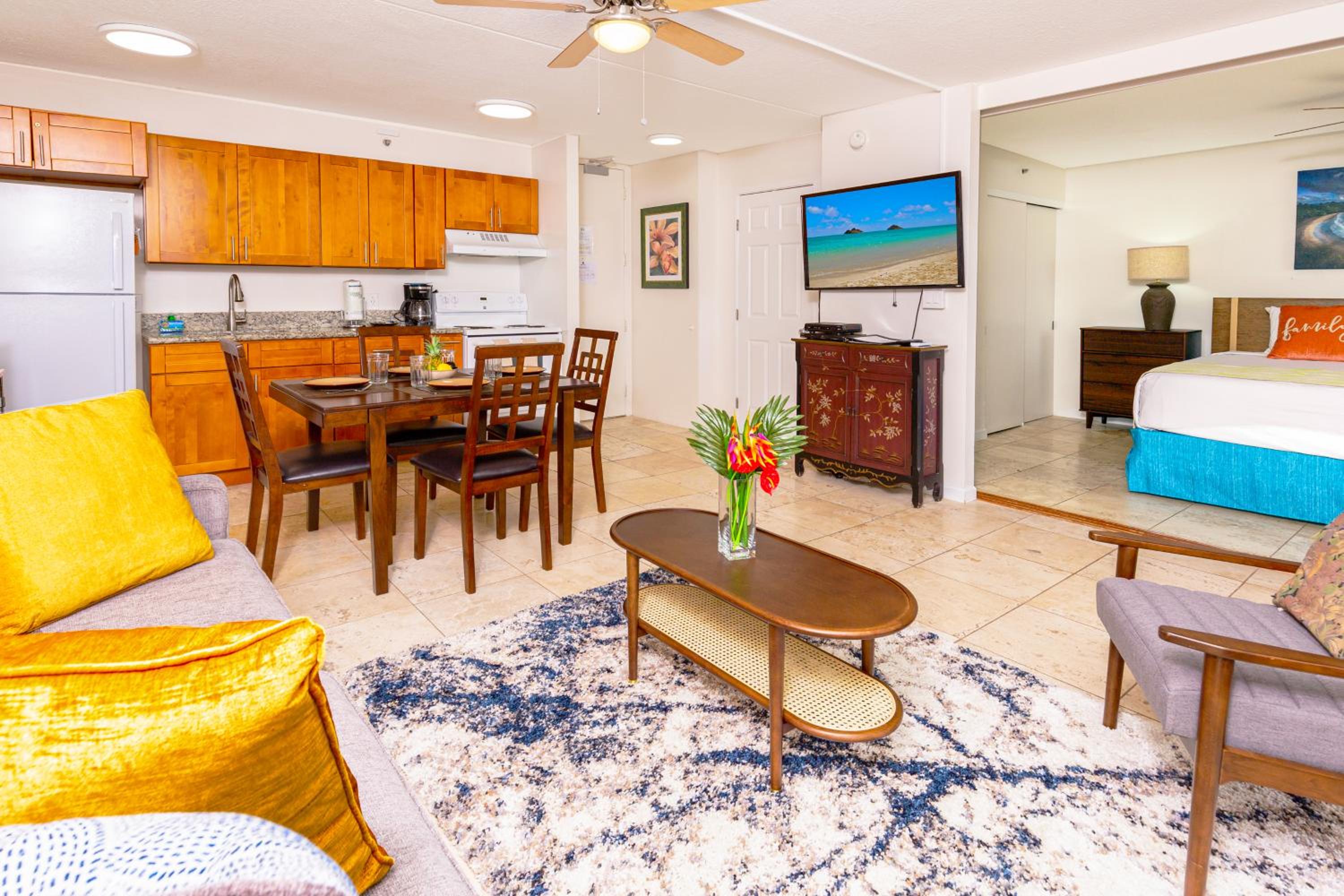Ocean view retreat with lanai, pool & beach access: One-Bedroom Apartment photo