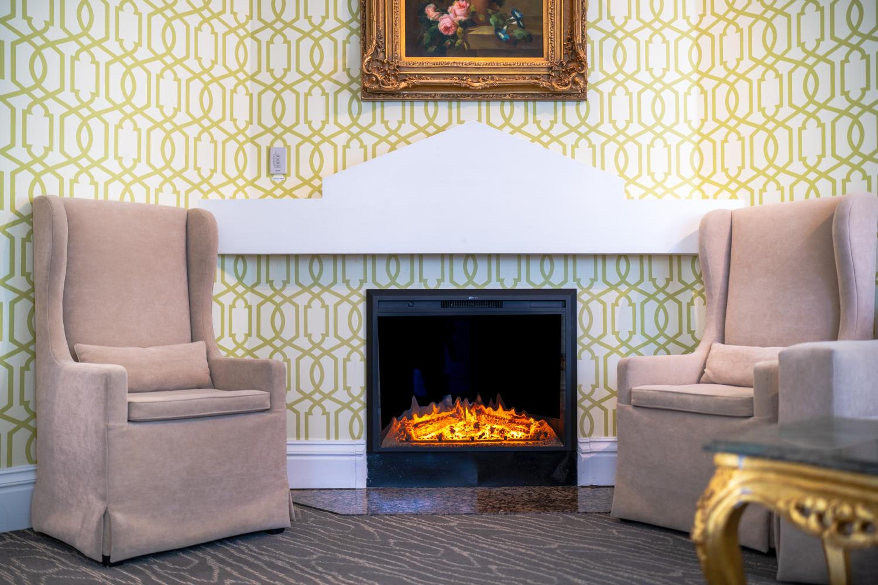 Queen Room with Sofa Bed, Fireplace, Living Area and Soaker Tub - Non-Smoking