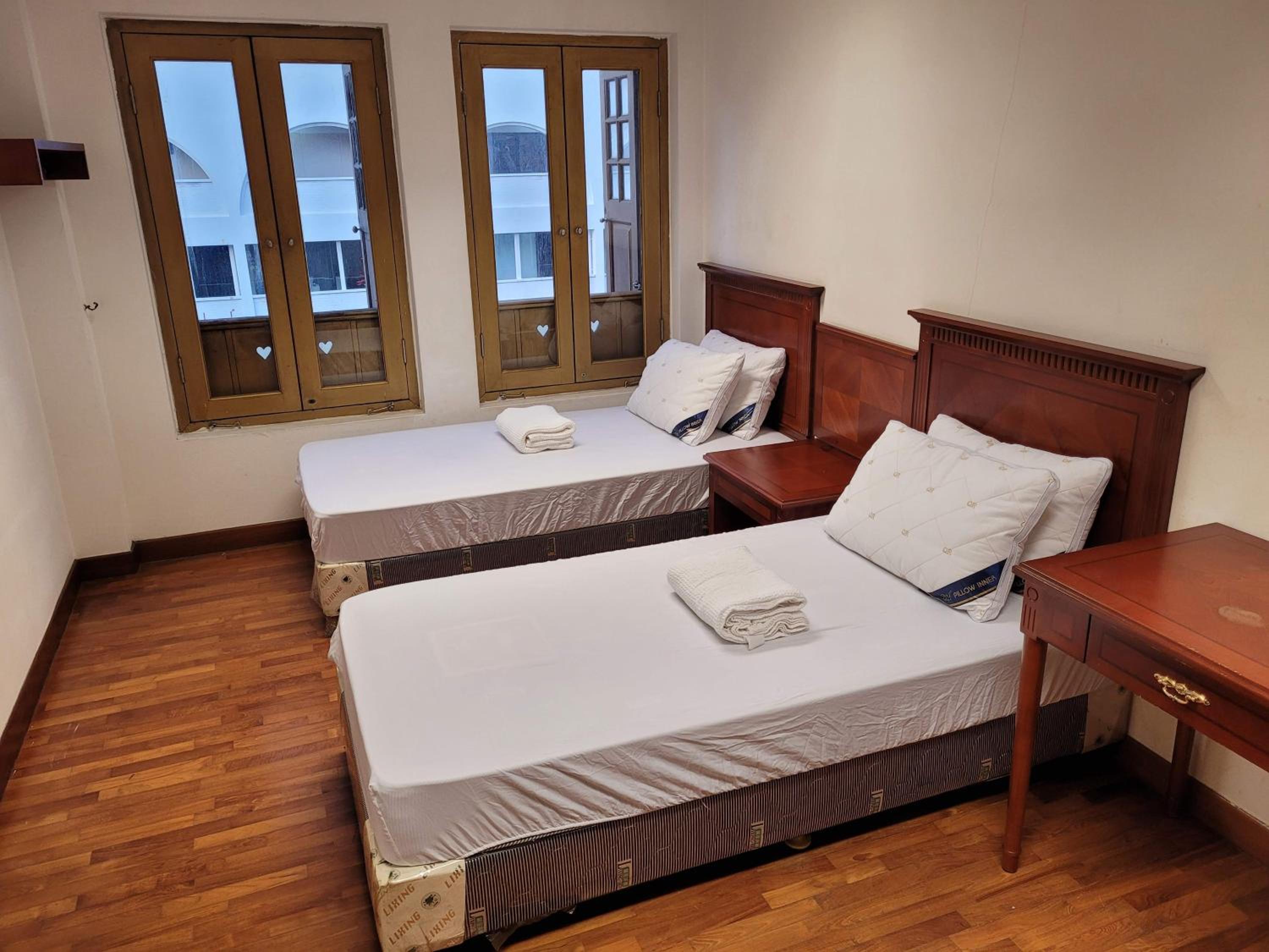 Standard Twin Room with Shared Bathroom