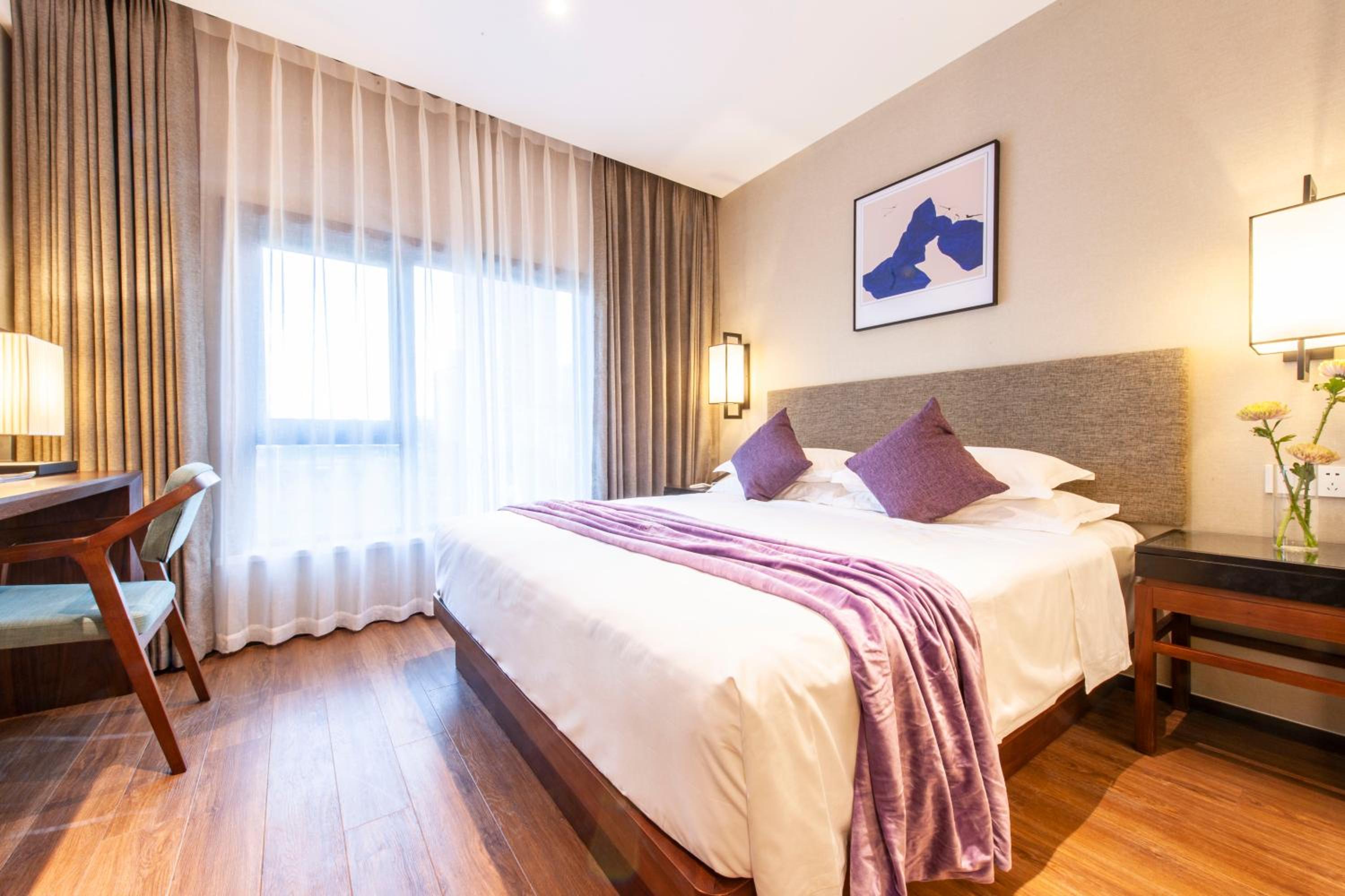 Deluxe Double Room (1 Adult + 1 Child)
