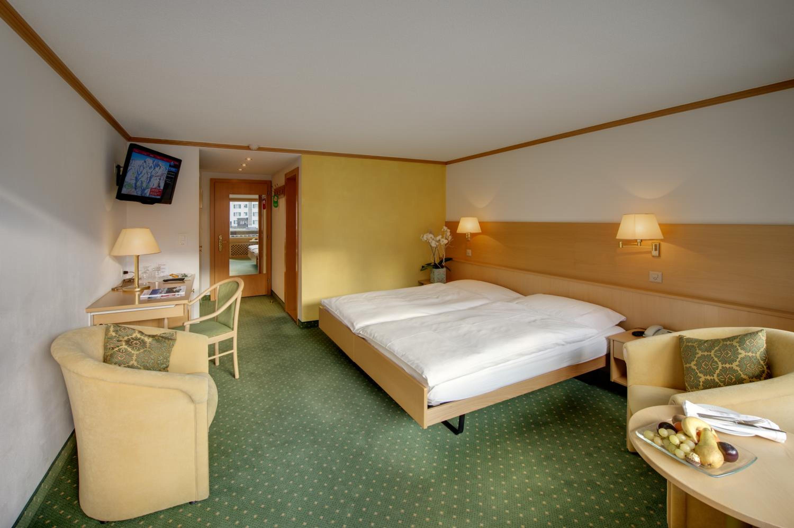 Superior Double or Twin Room with Matterhorn View - Photo 5