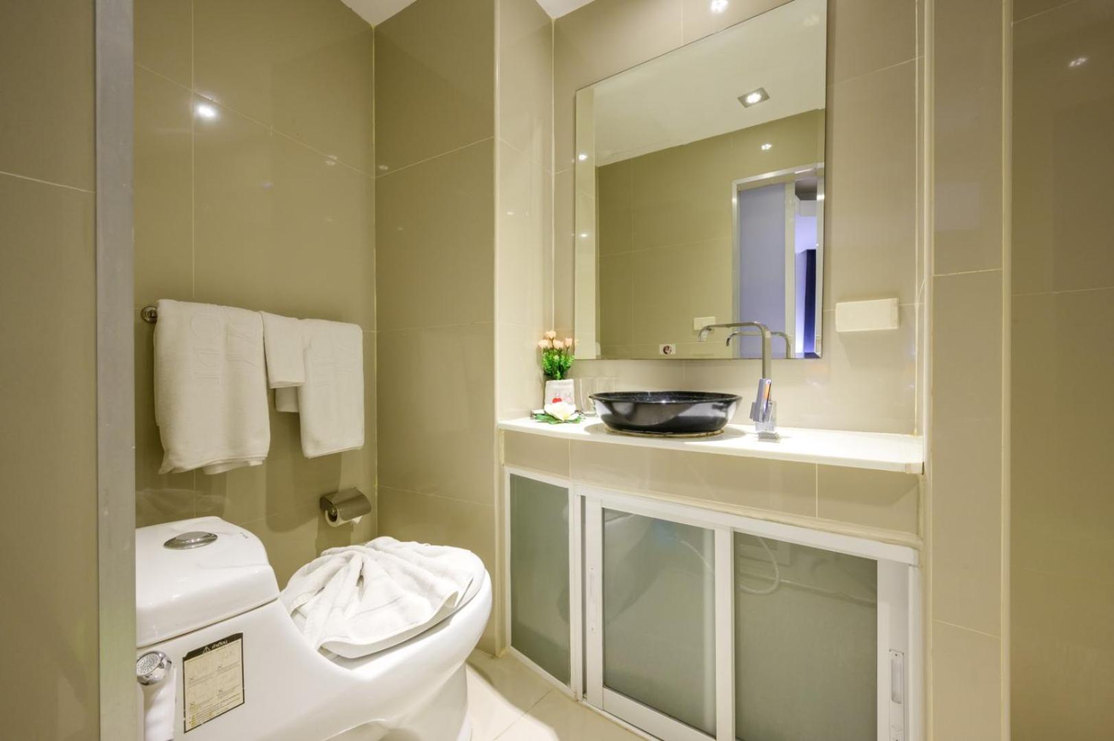 Standard Double Room - Photo 8