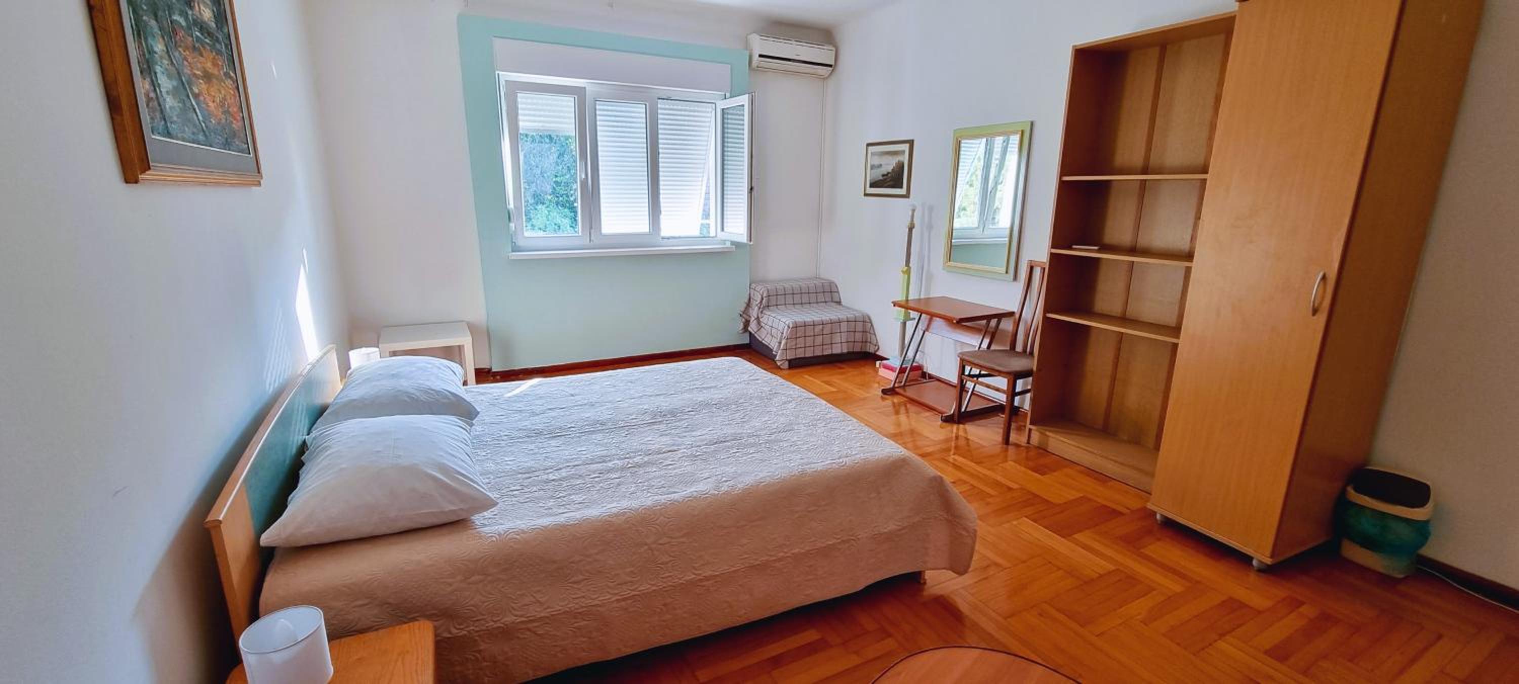 Apartment with Balcony - Photo 23