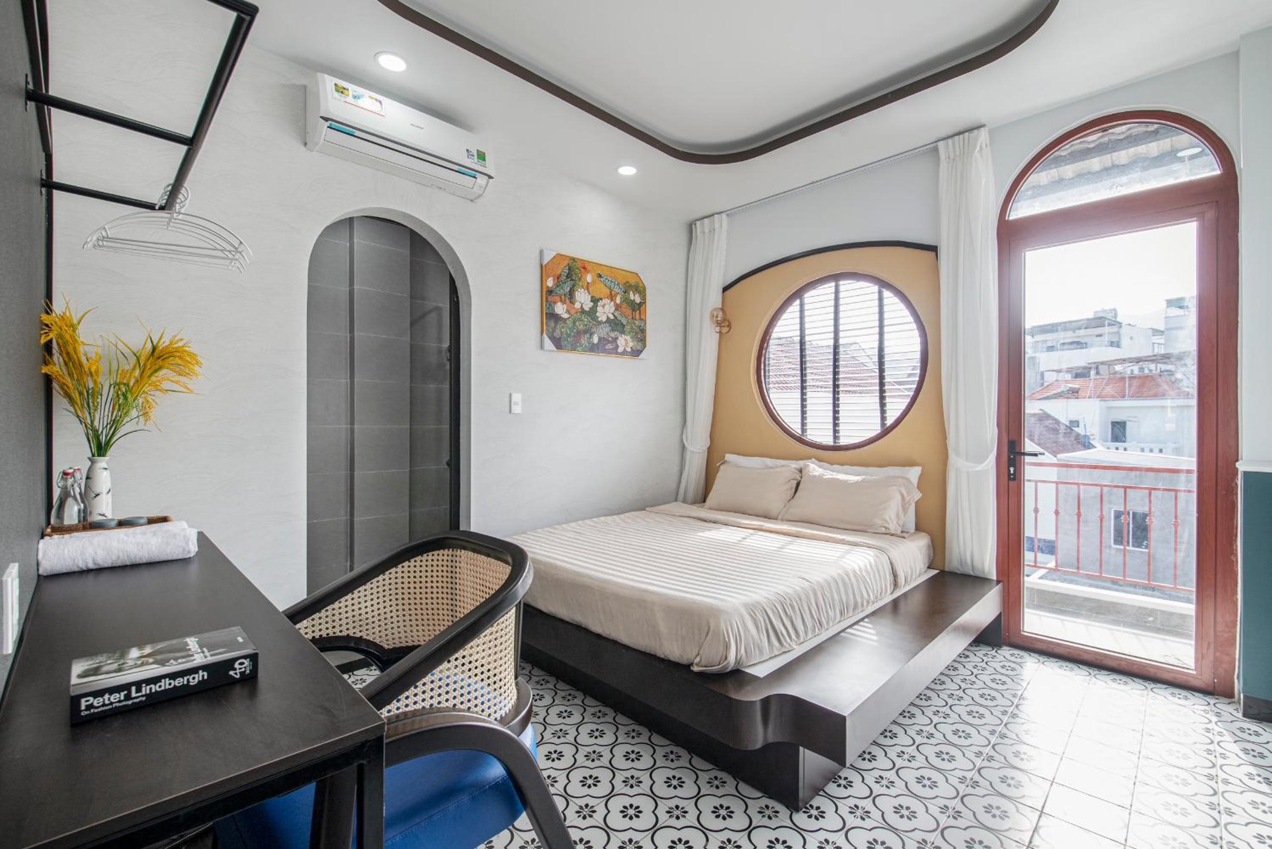 Deluxe Double Room with Balcony - Photo 7