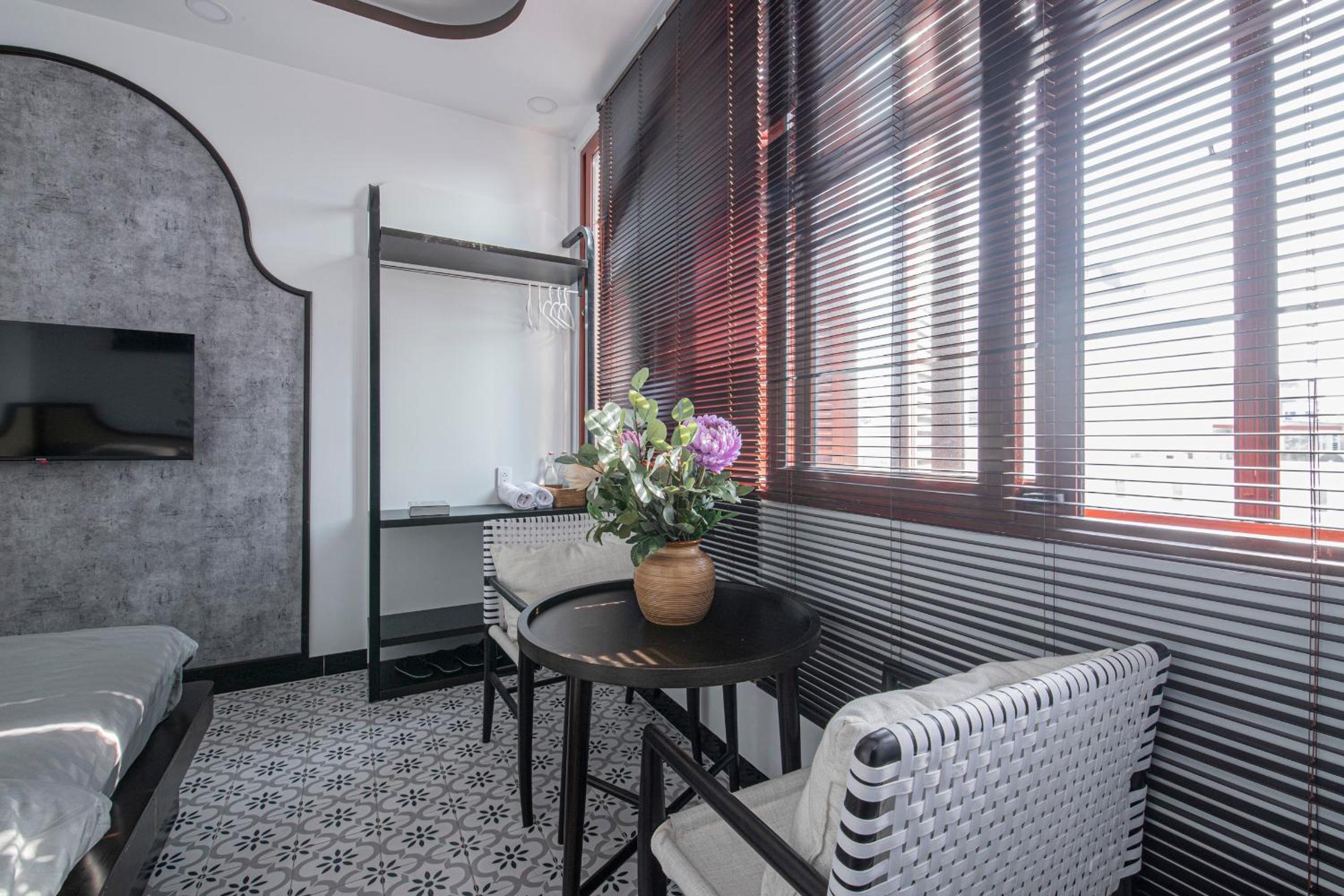 Deluxe King Room - Photo 1